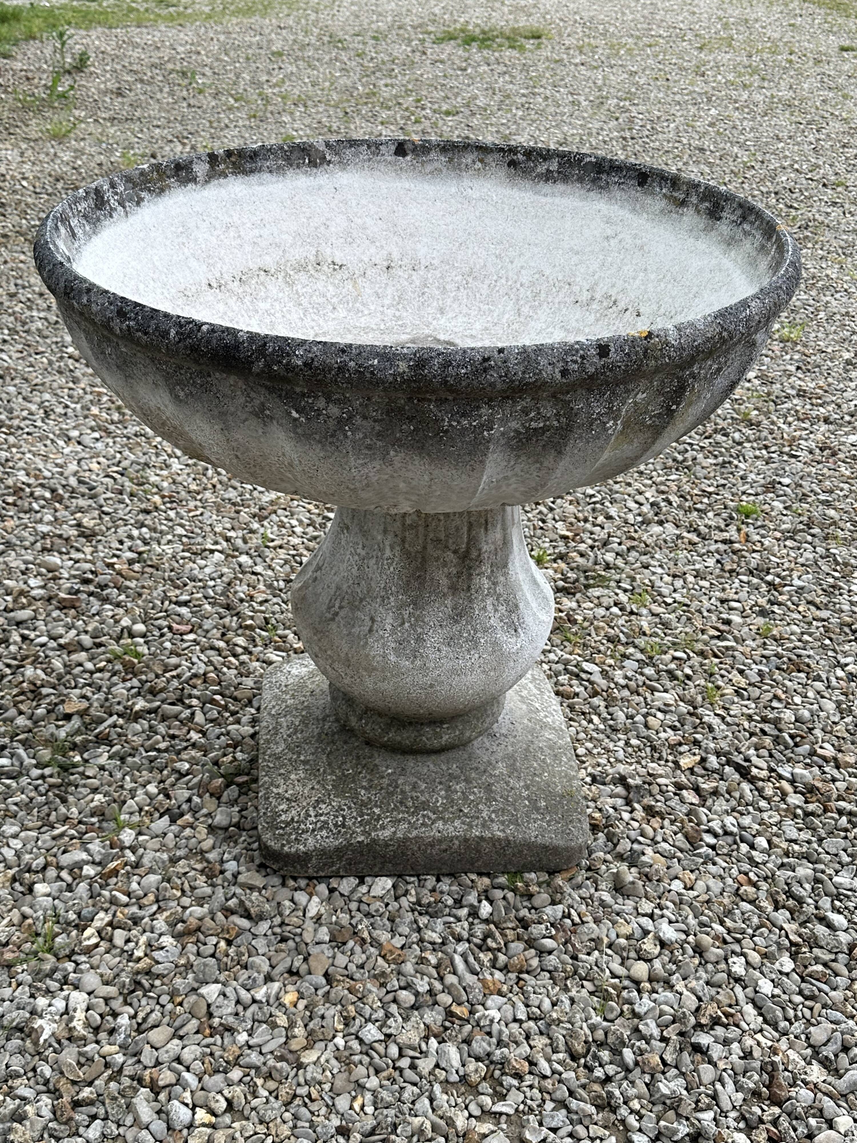 Vintage 80'S cement planter basin