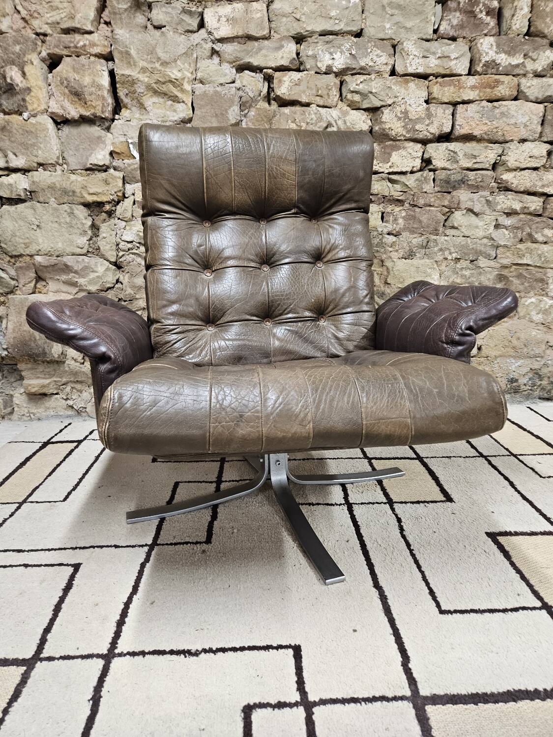Vintage leather lounge chair 1960