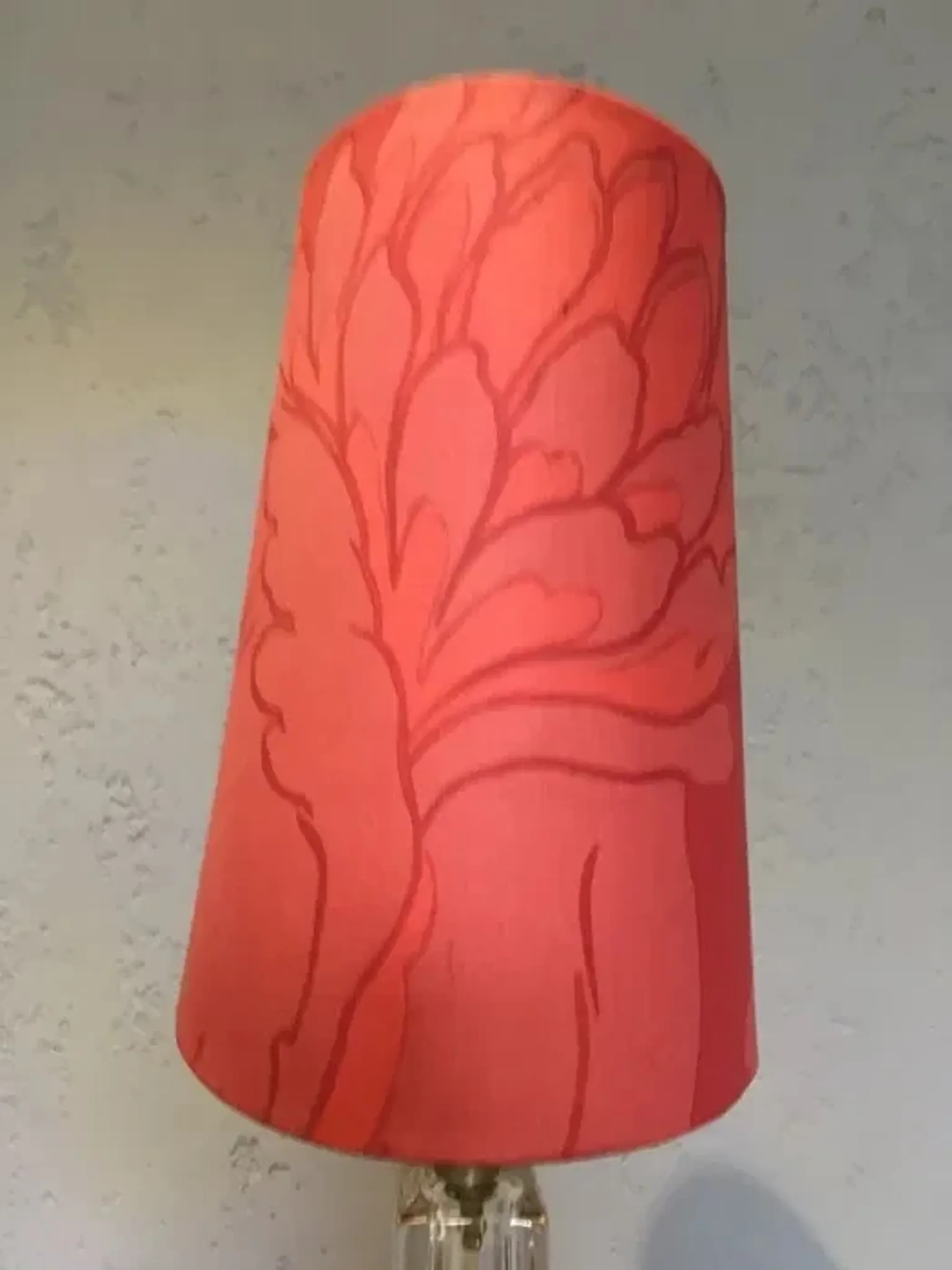 Vannes Le Châtel crystal table lamp with red fabric shade, 1970s
