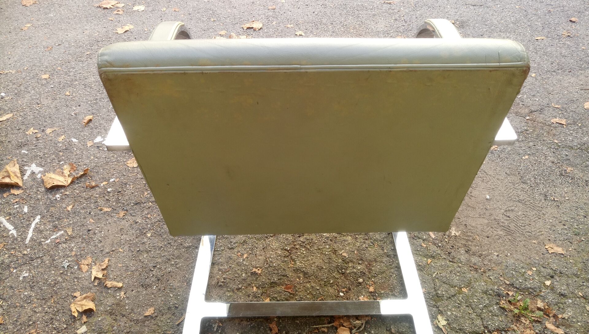 Fauteuils en cuir modèle 'brno' Ludwig  Mies Van der Rohe
