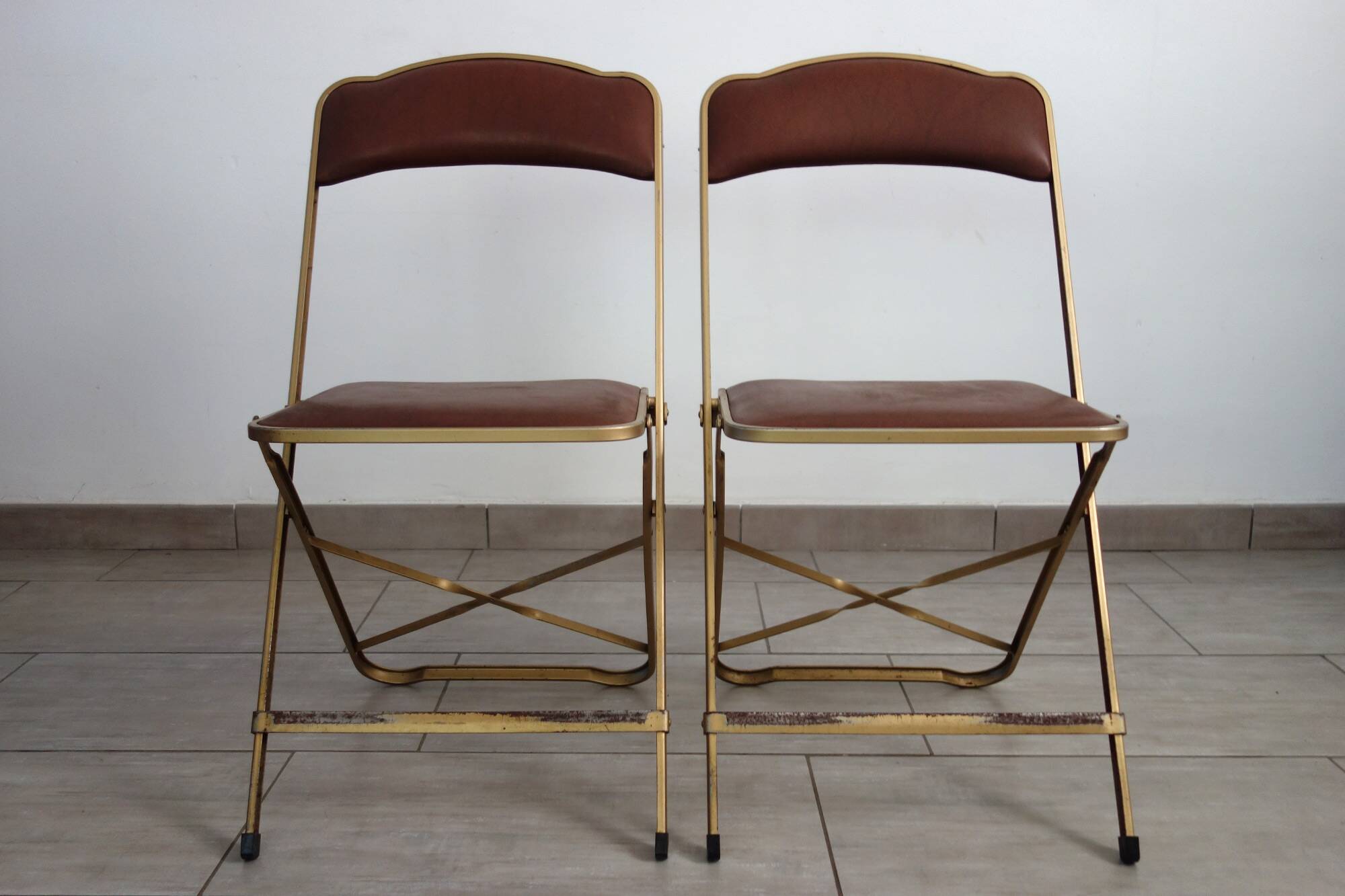 2 golden metal chairs with faux leather in the 60s/70s Opera style.