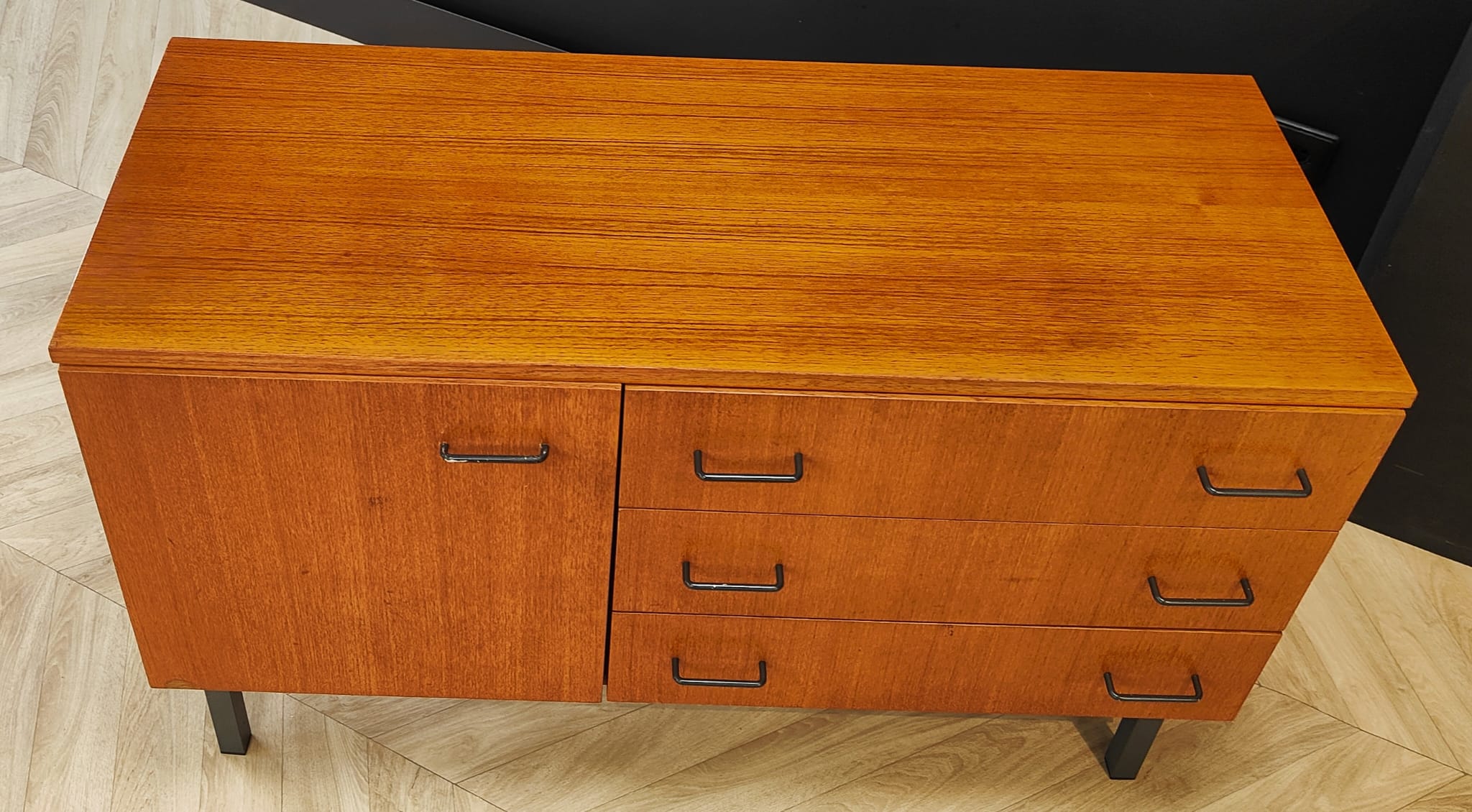 Vintage chest of drawers
