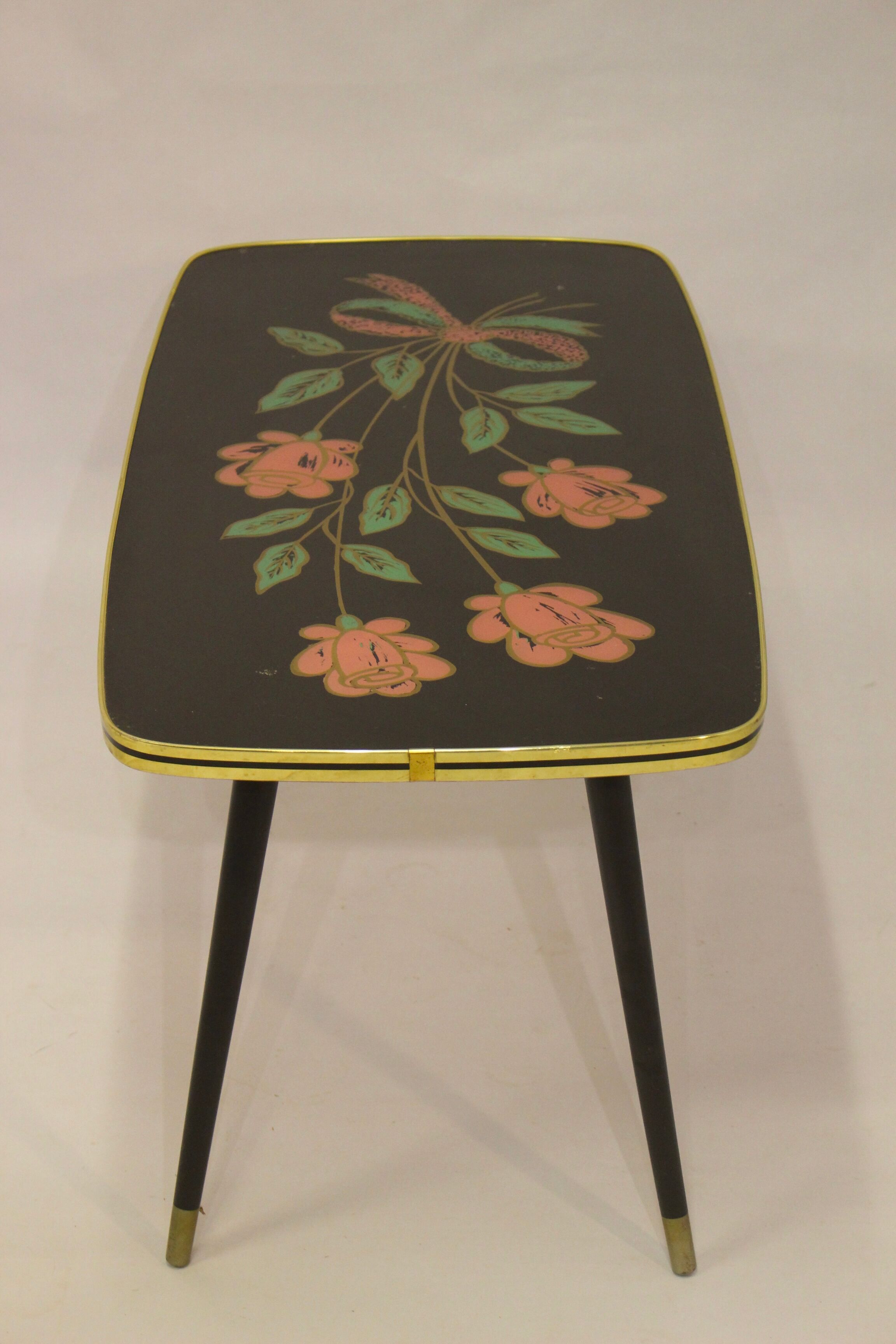 Vintage coffee table year 60 flower patterns