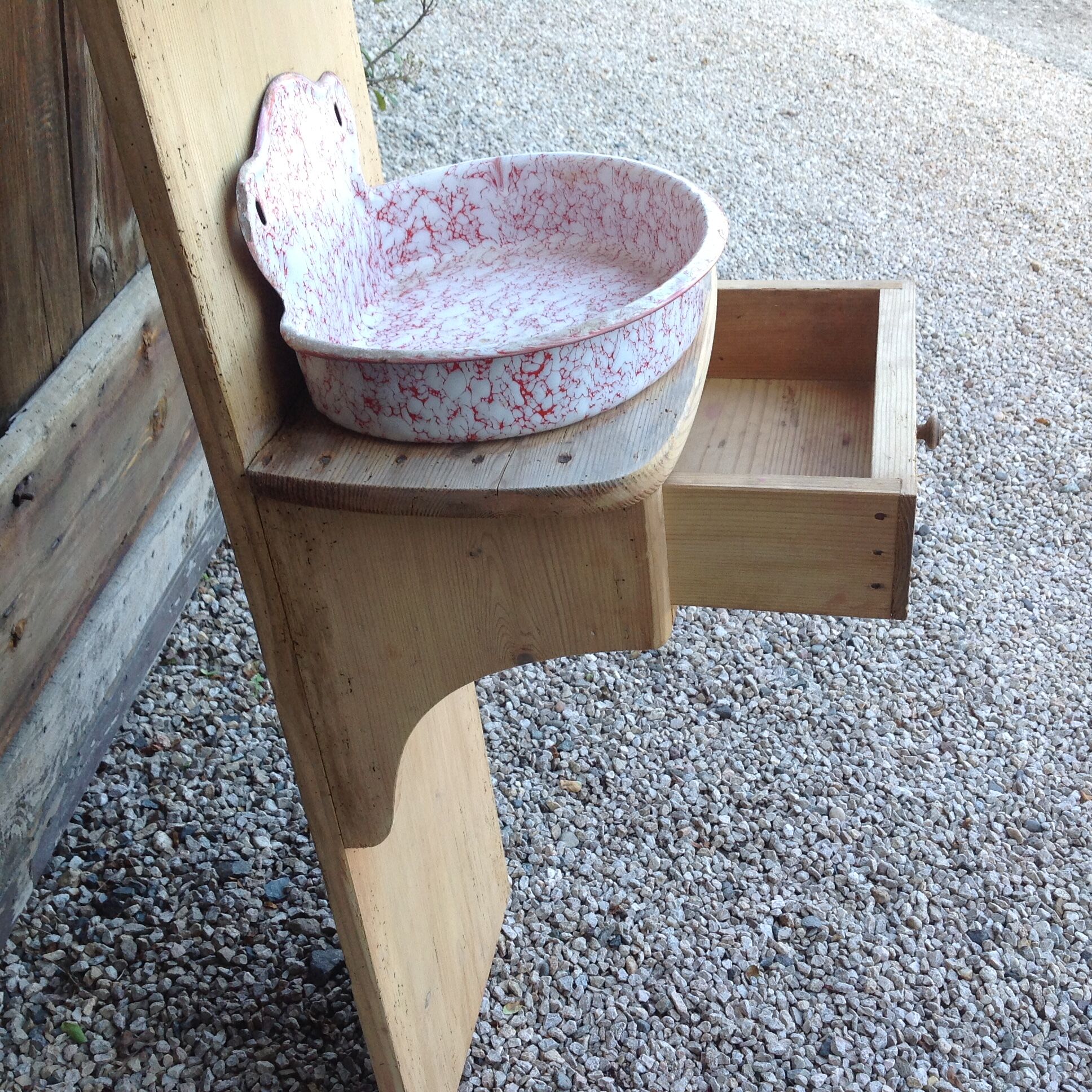 Fountain on wood support