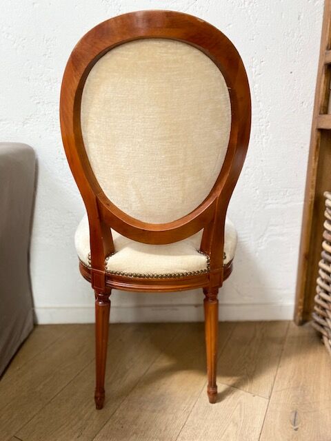 Series of 4 medallion chairs