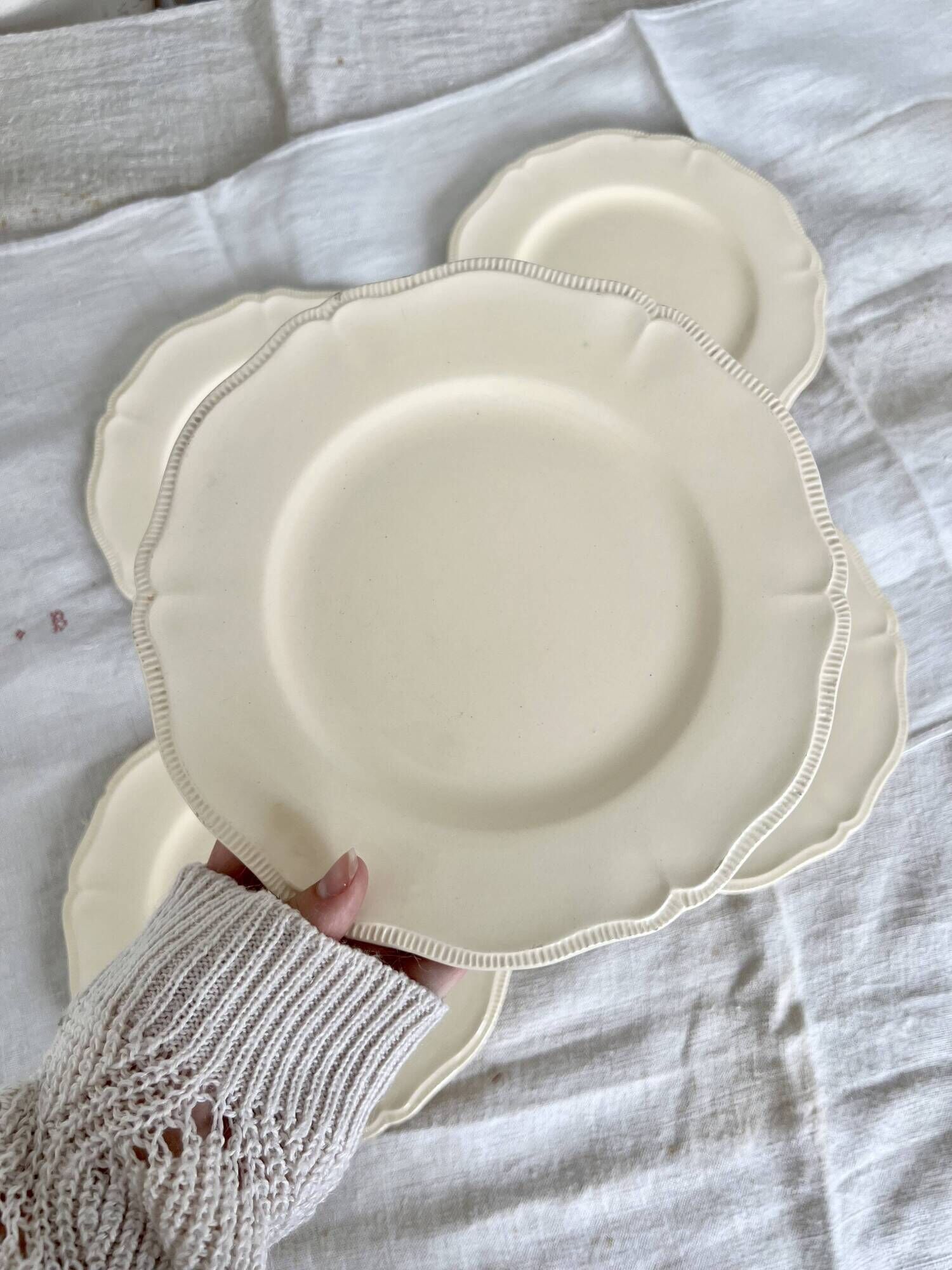Set of 5 vintage earthenware flat plates stamped Longchamp beige color classic style