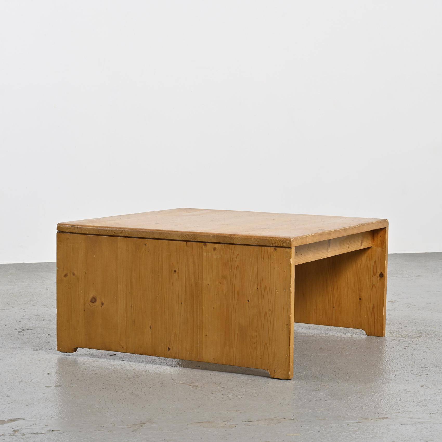 Les Arcs 1800 coffee table, France, circa 1970