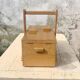 Petite travailleuse en bois vintage