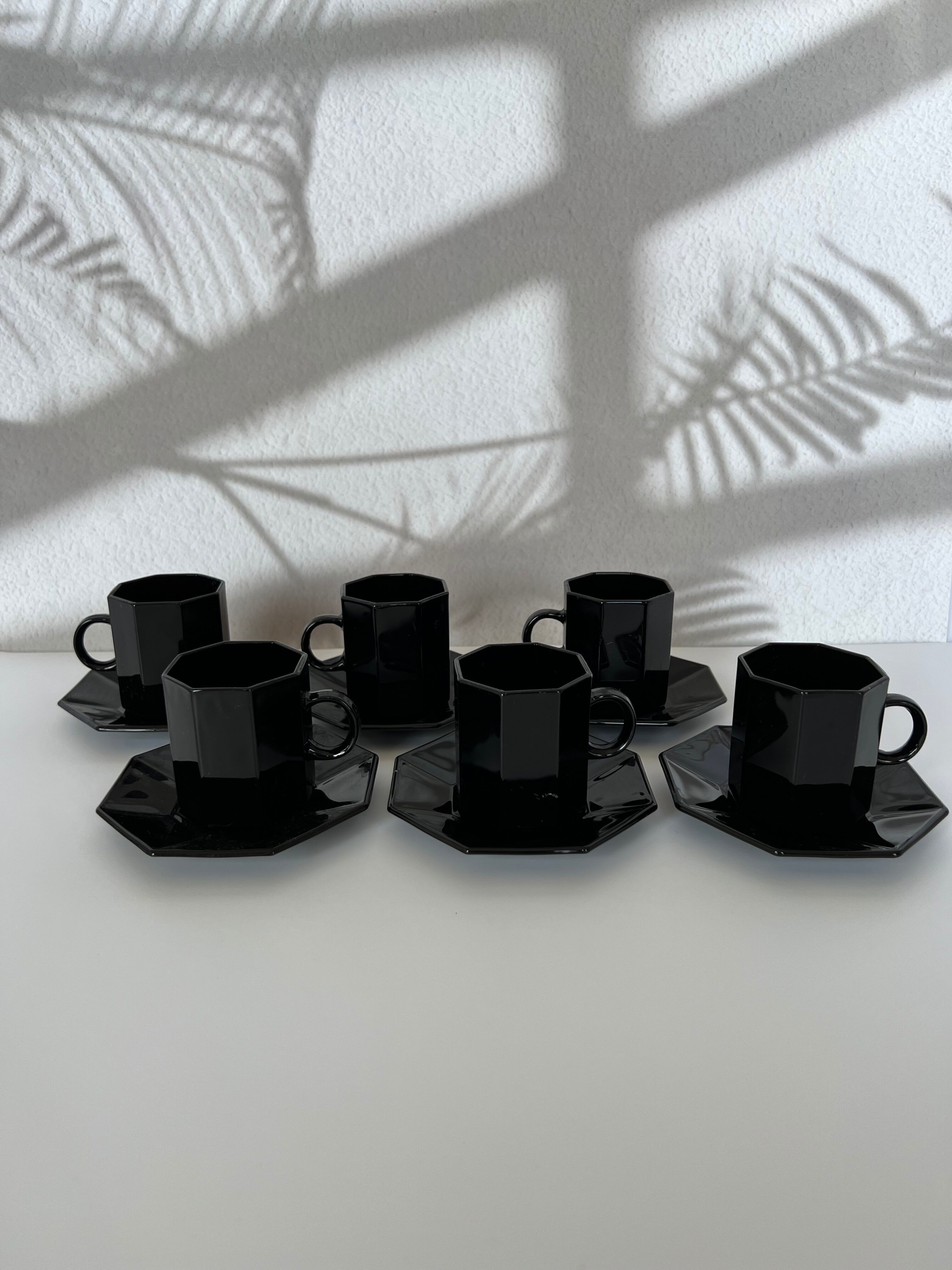 Service 6 tasses à café noires et sous tasses octogonales Octime Arcoroc France collection Esso