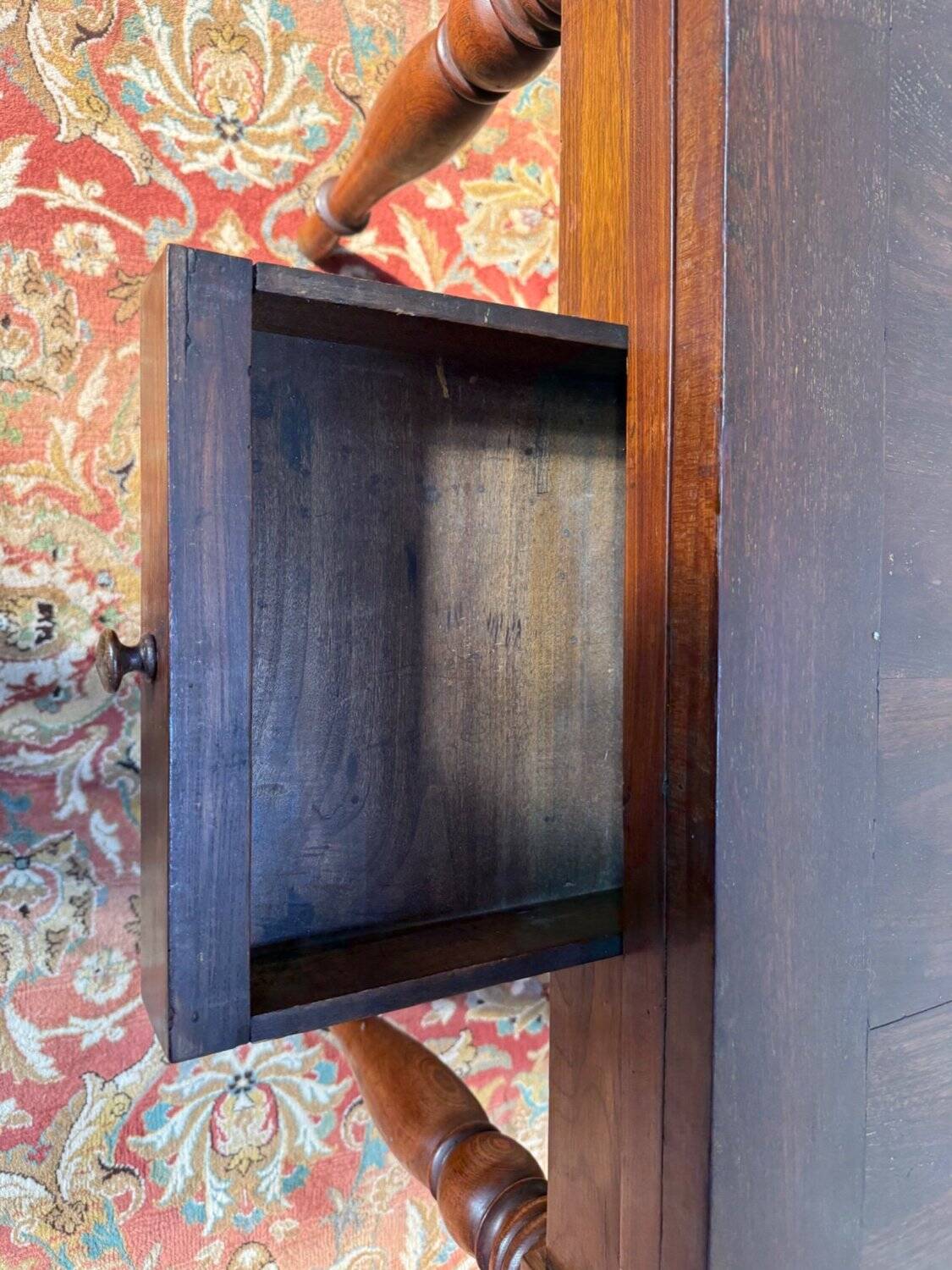 Extendable table with integrated leaves – Second Empire style – 19th century – Solid wood