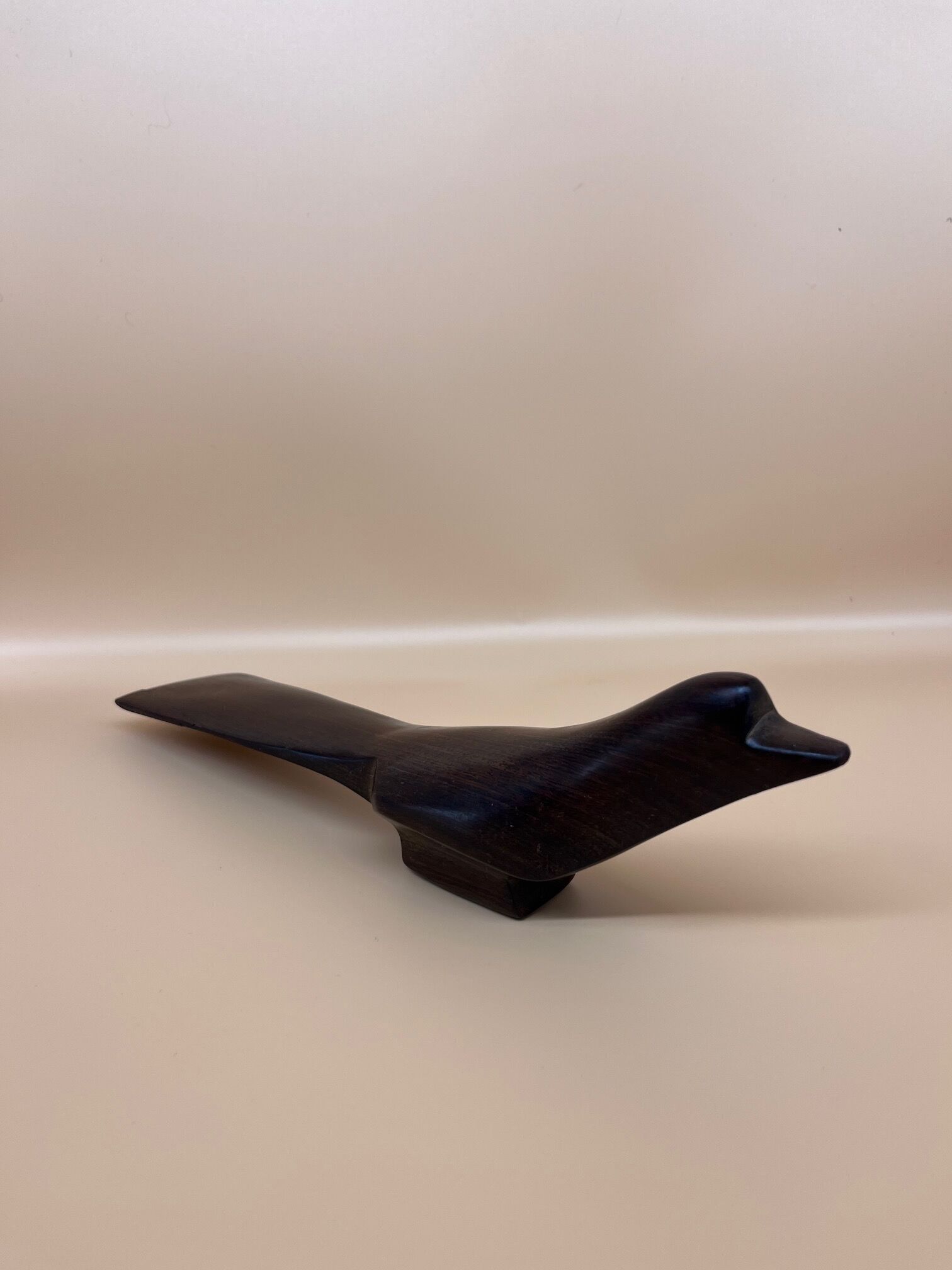 Oiseau en bois abstrait