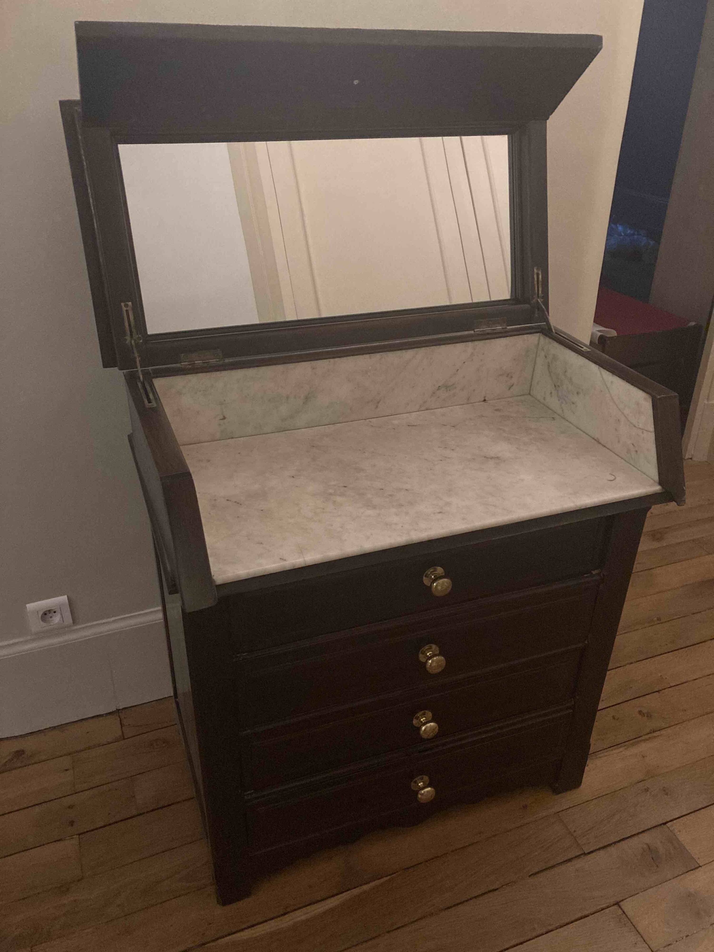 Commode de toilette de type "chemin de fer"