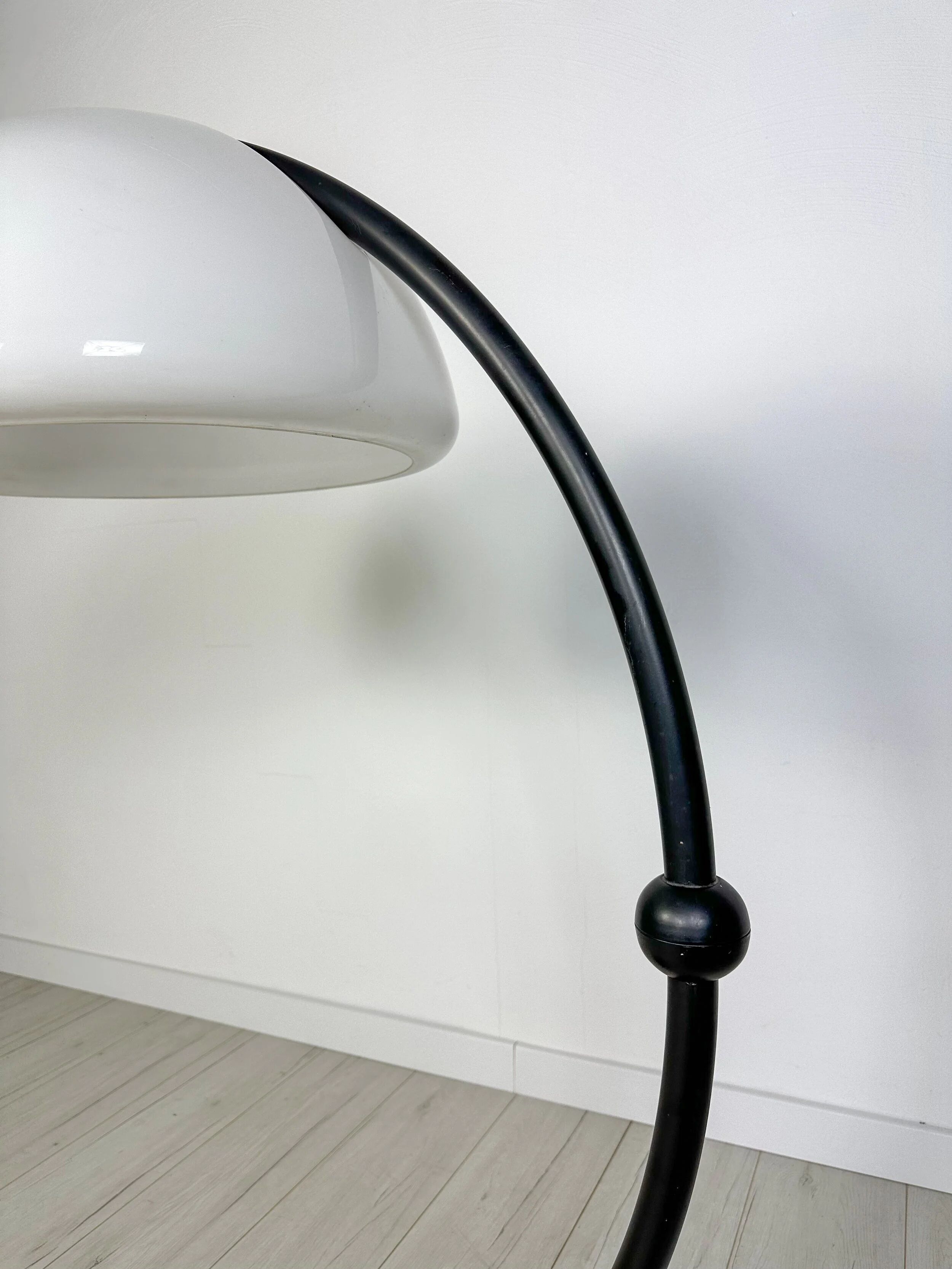 60s vintage black Serpente floor lamp by Elio Martinelli for Martinelli Luce