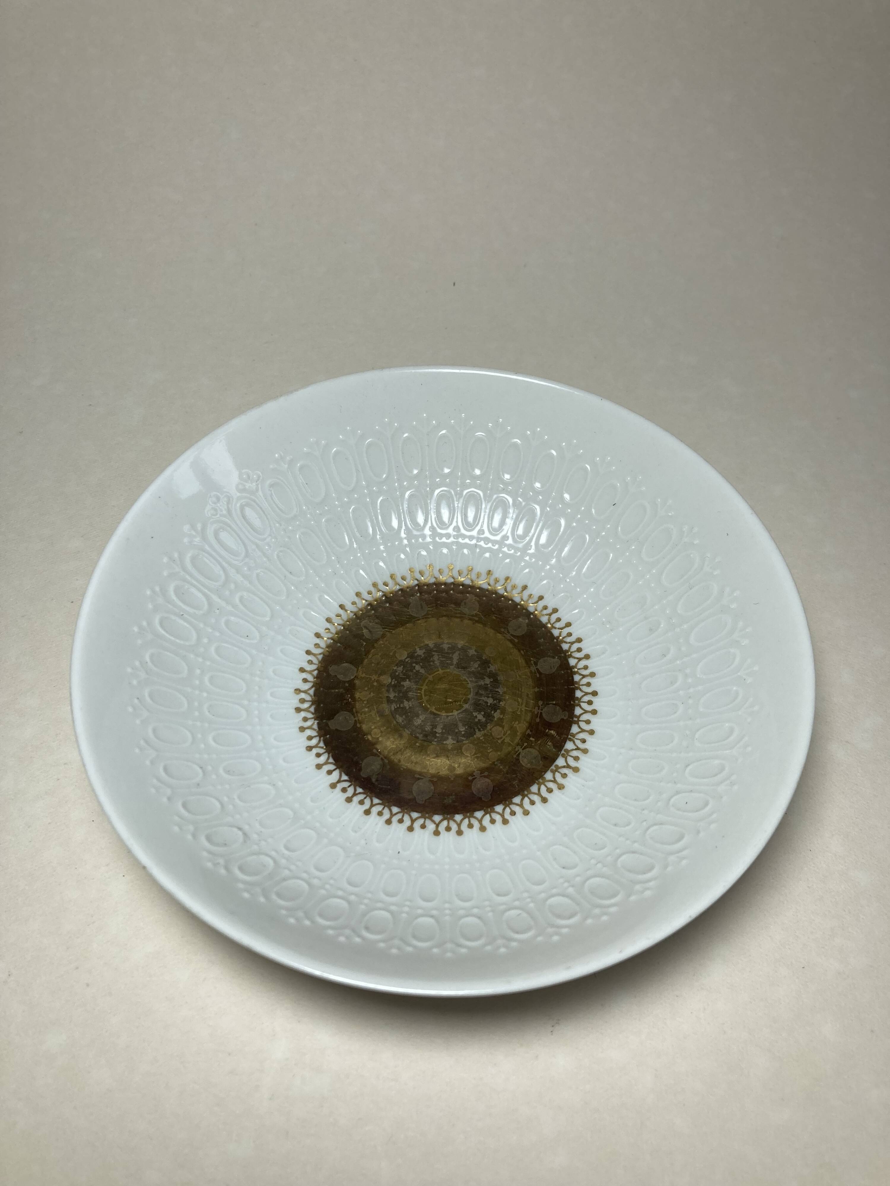 Porcelain dishes