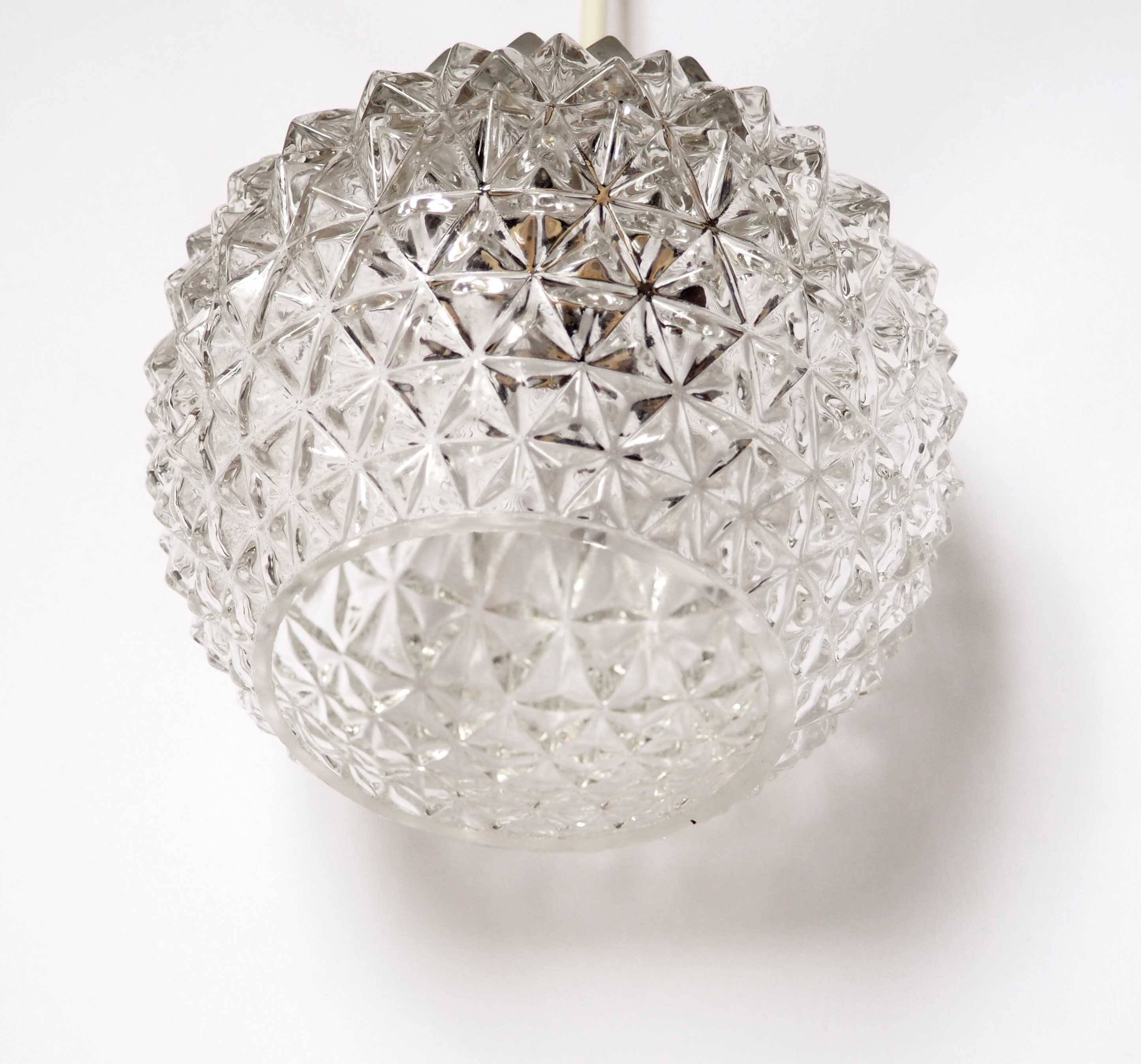 Molded glass ball suspension