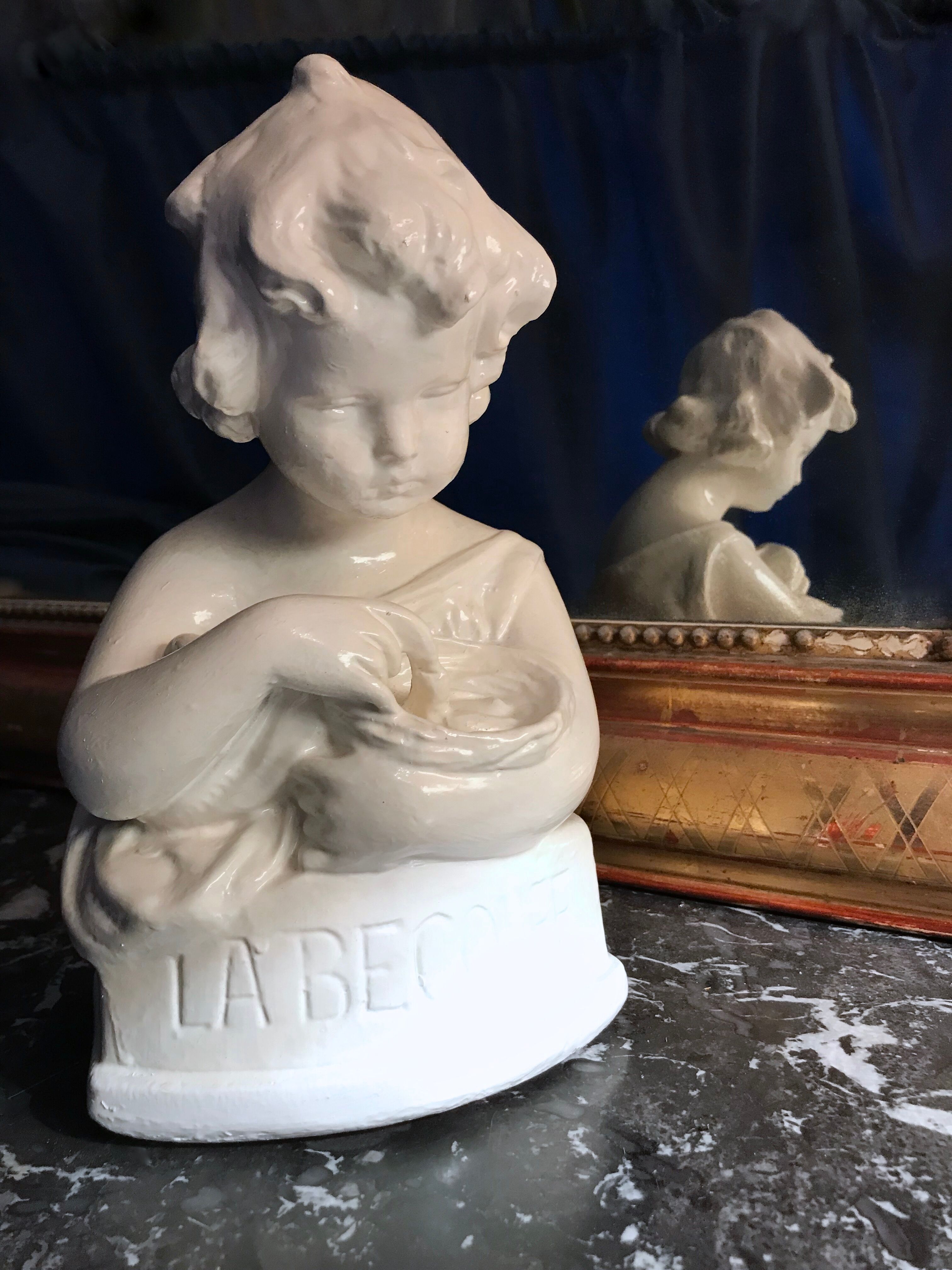 Cherub bust 19th century La Becquée petit enfant et oiseau figurine bébé angelot enamelled white
