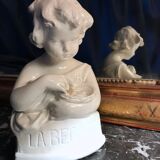 Cherub bust 19th century La Becquée petit enfant et oiseau figurine bébé angelot enamelled white