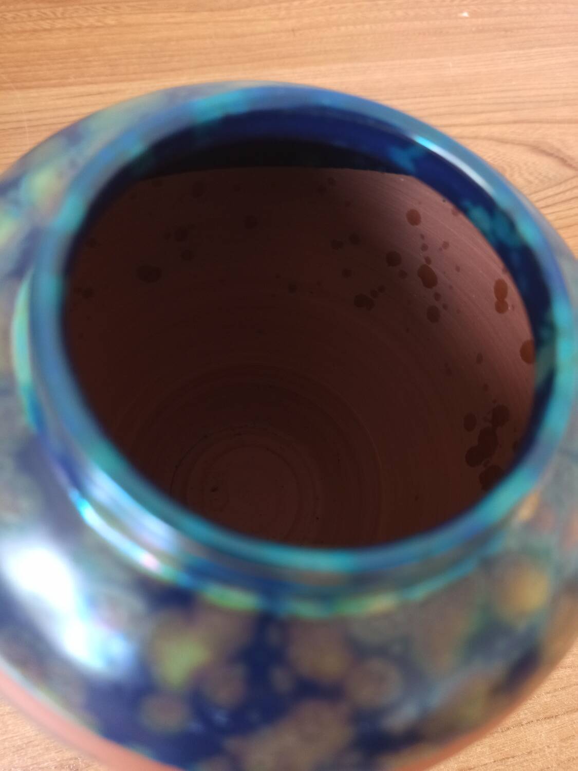 Hand-turned stoneware vase – Iridescent glaze