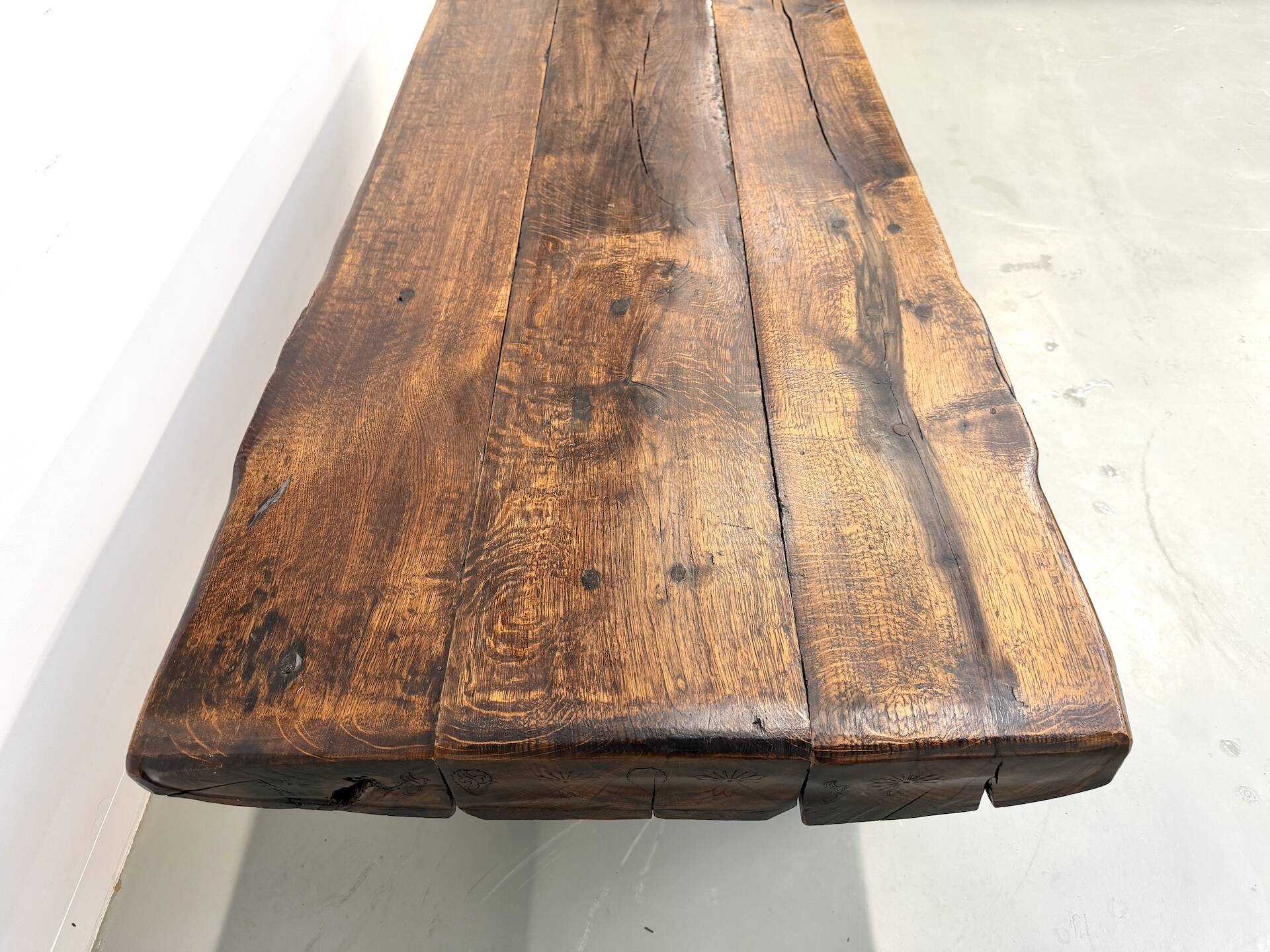 Table Brutaliste en Chêne Massif, Art Populaire (Vers 1900)