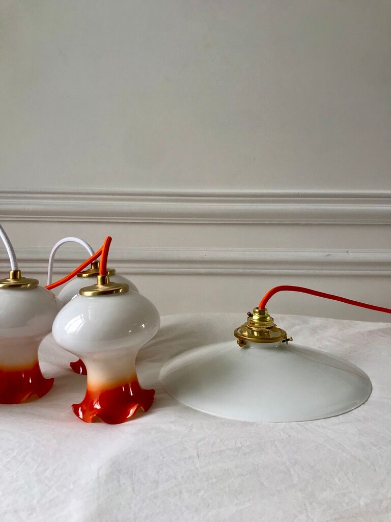 Pair of suspensions in smooth opaline colored thread early twentieth century