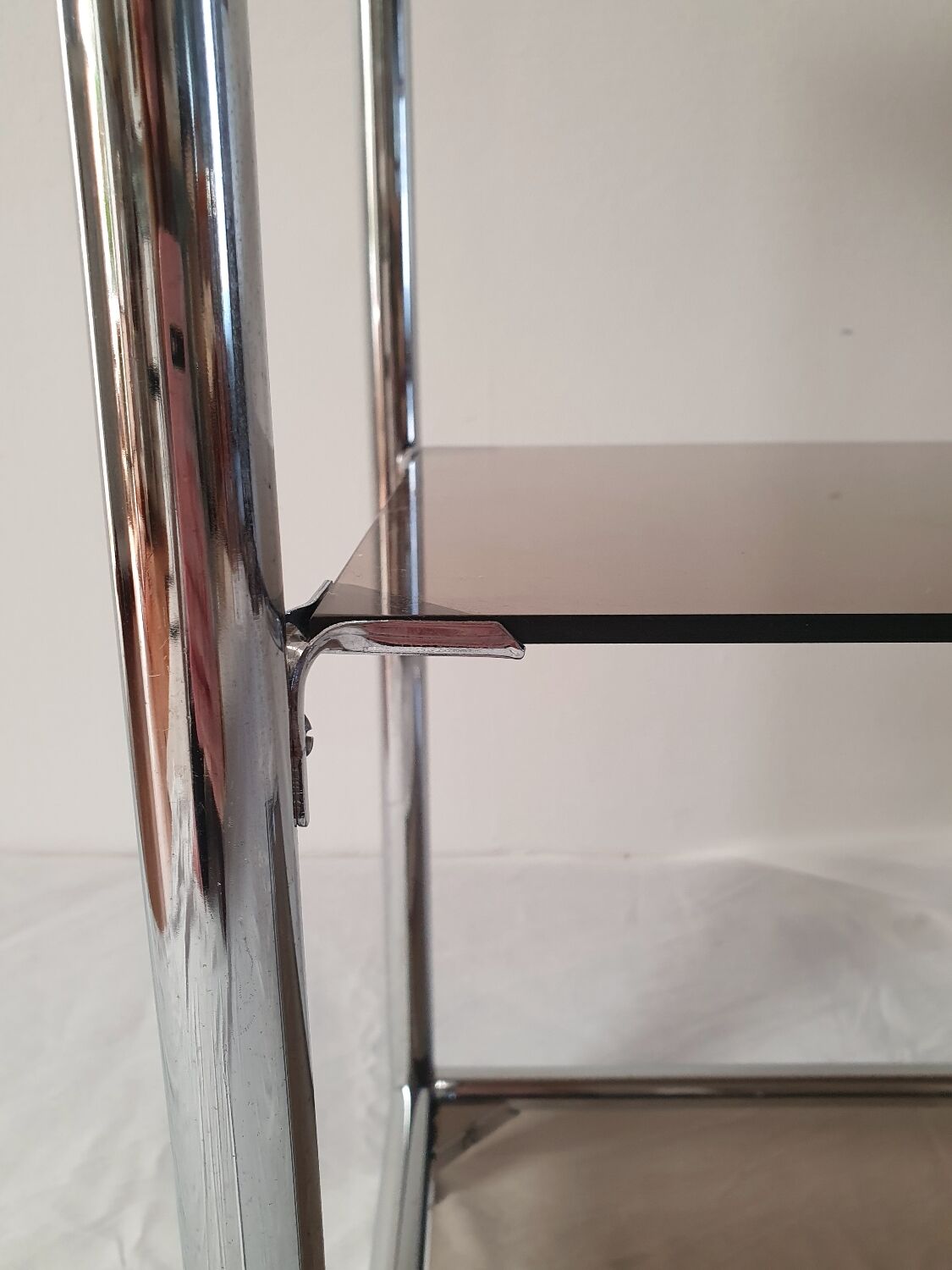 Console design 3 étagères chrome et verre fumé