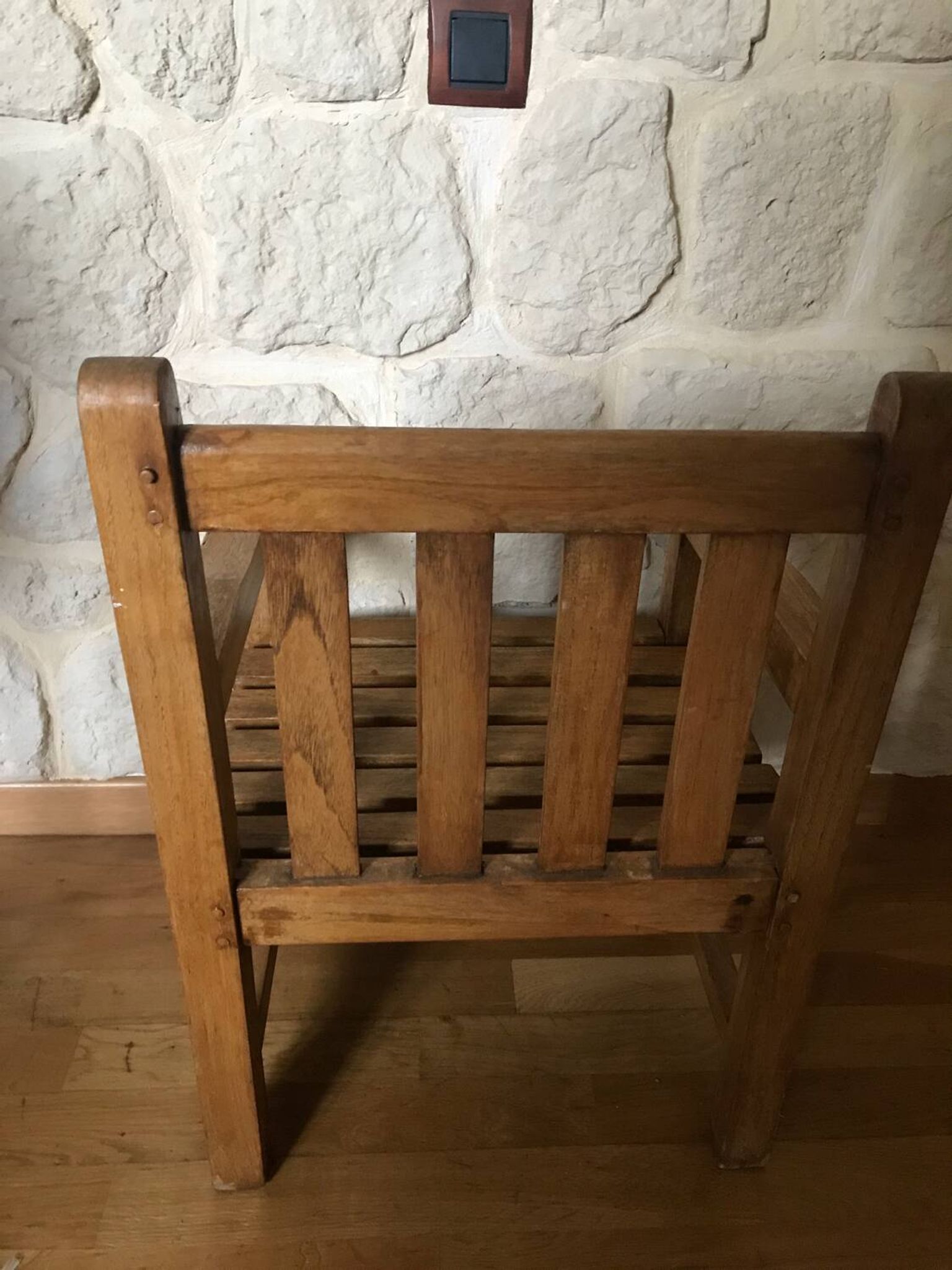 Fauteuil en bois pour enfant