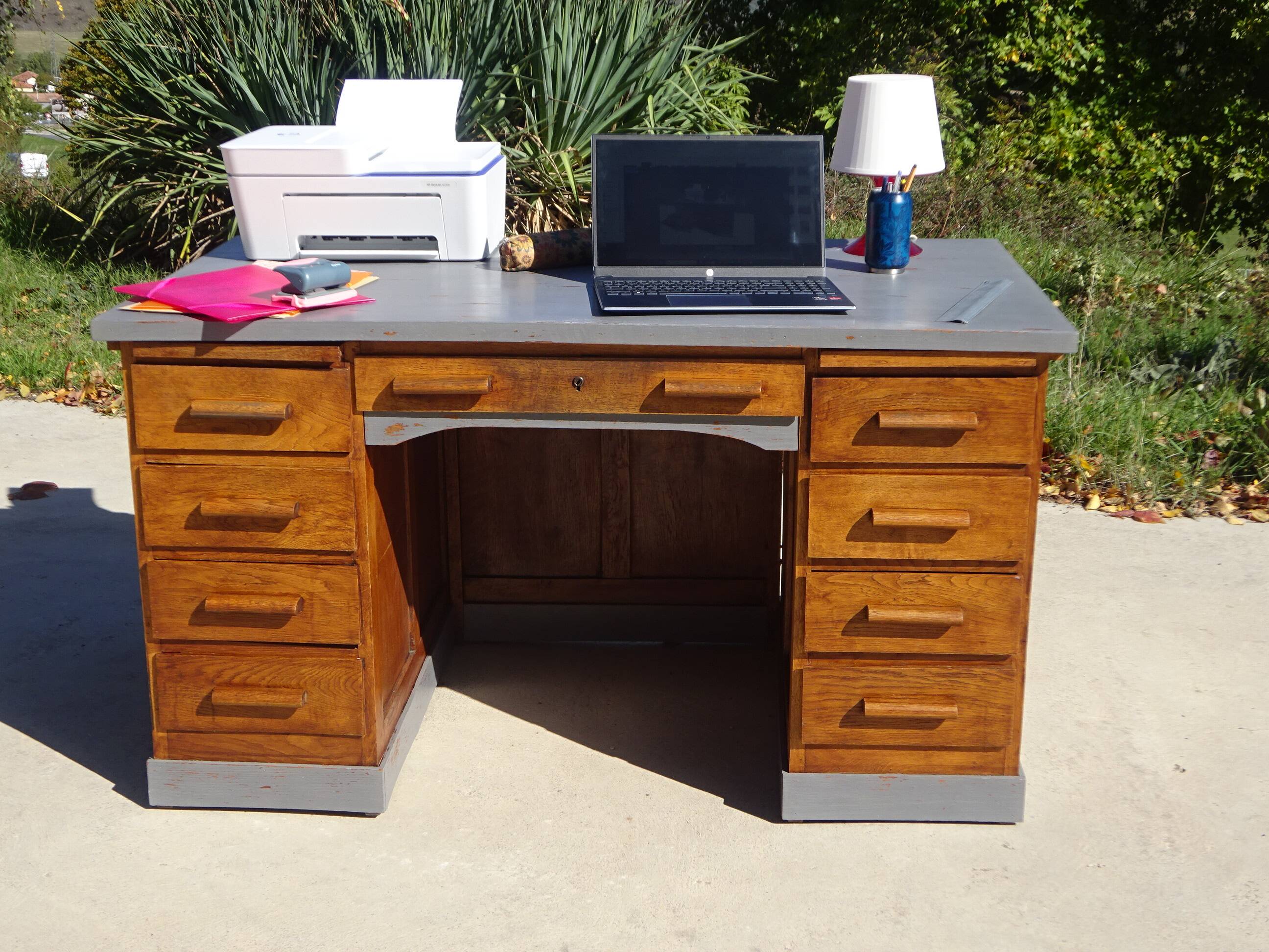 American desk, 9 drawers