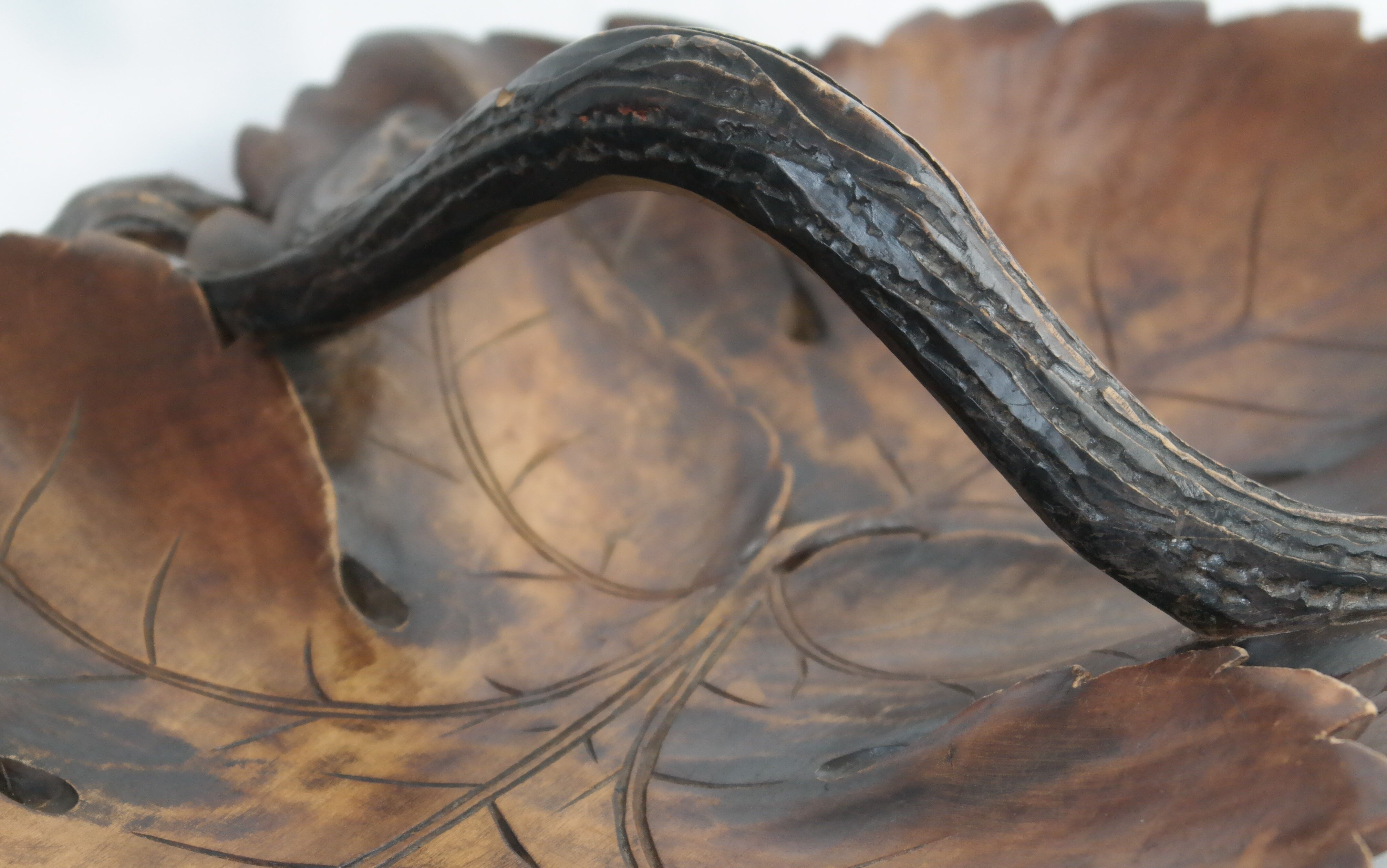 Ruef maple leaf wooden basket