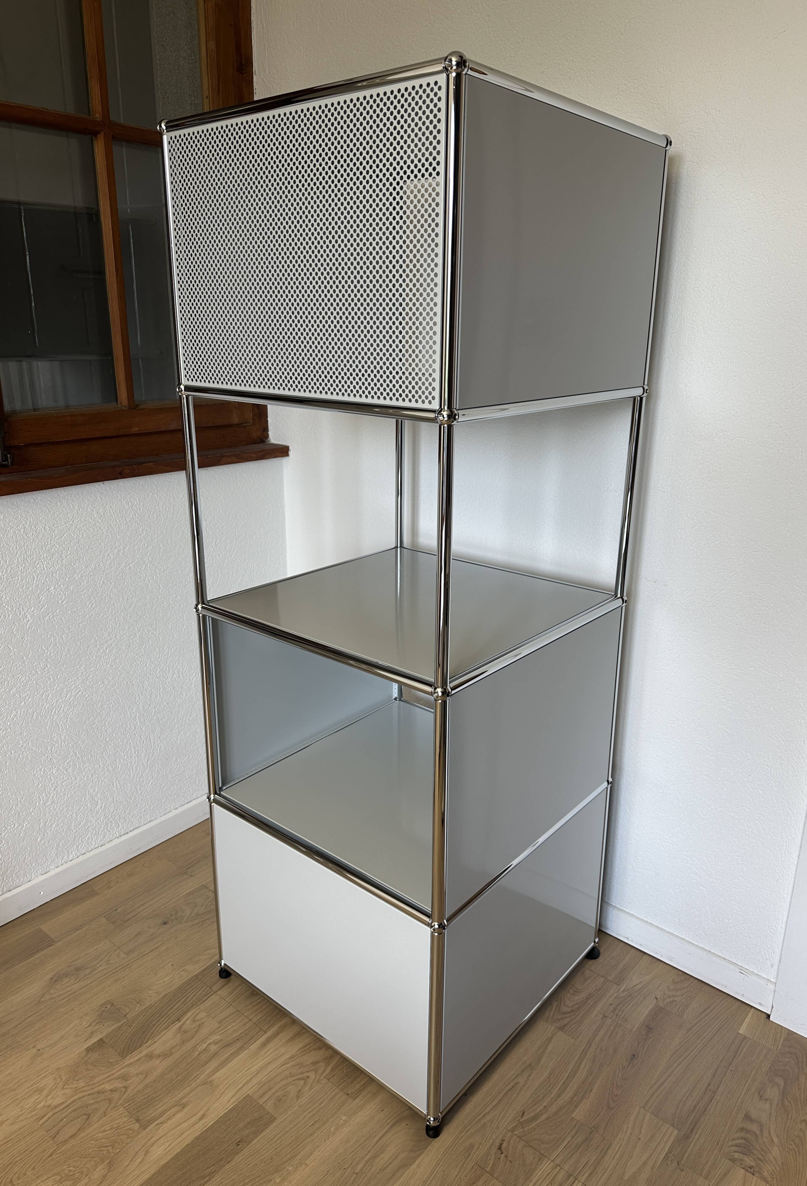 USM Haller shelf in light grey