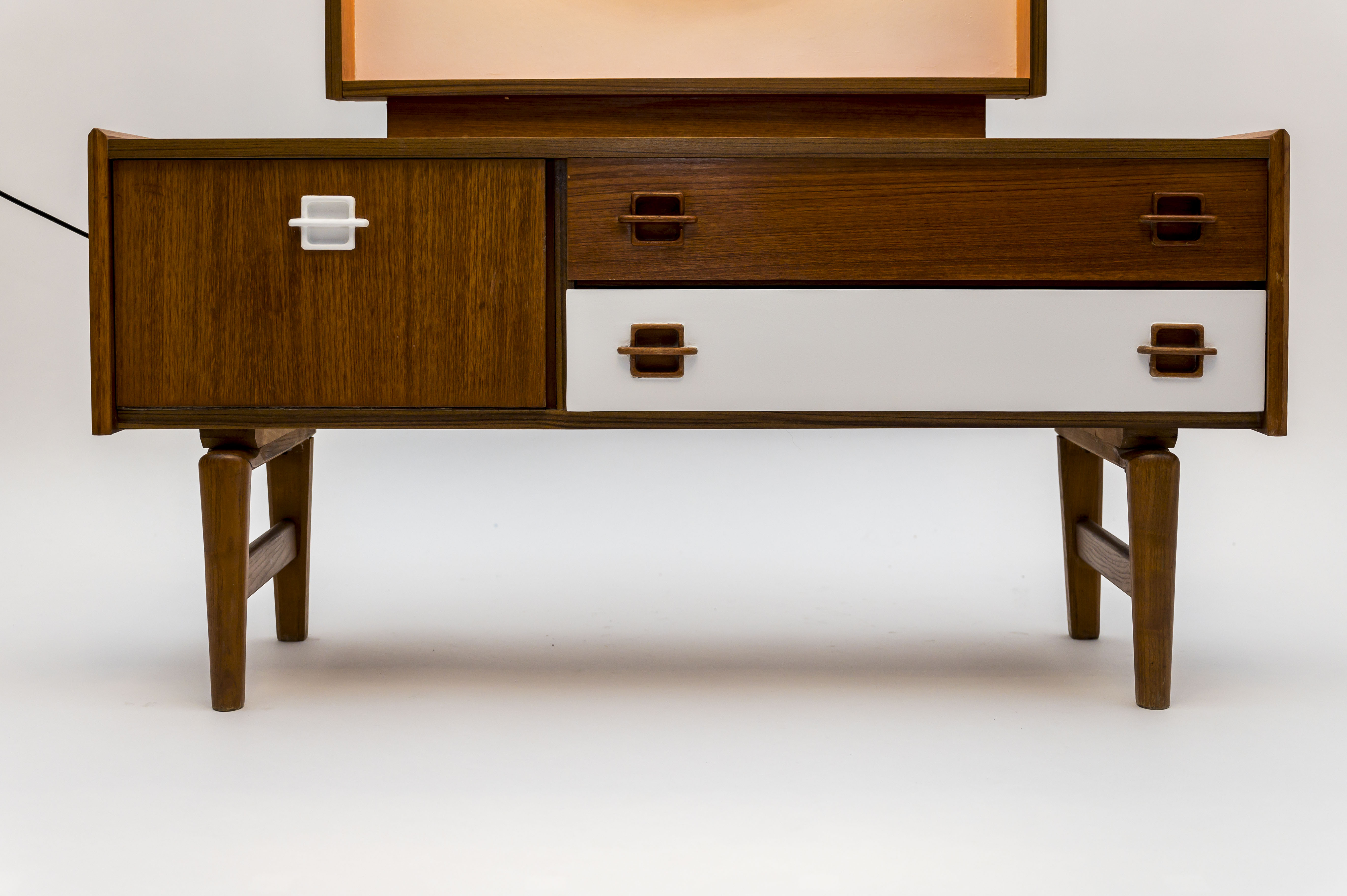 50s two-tone dressing table
