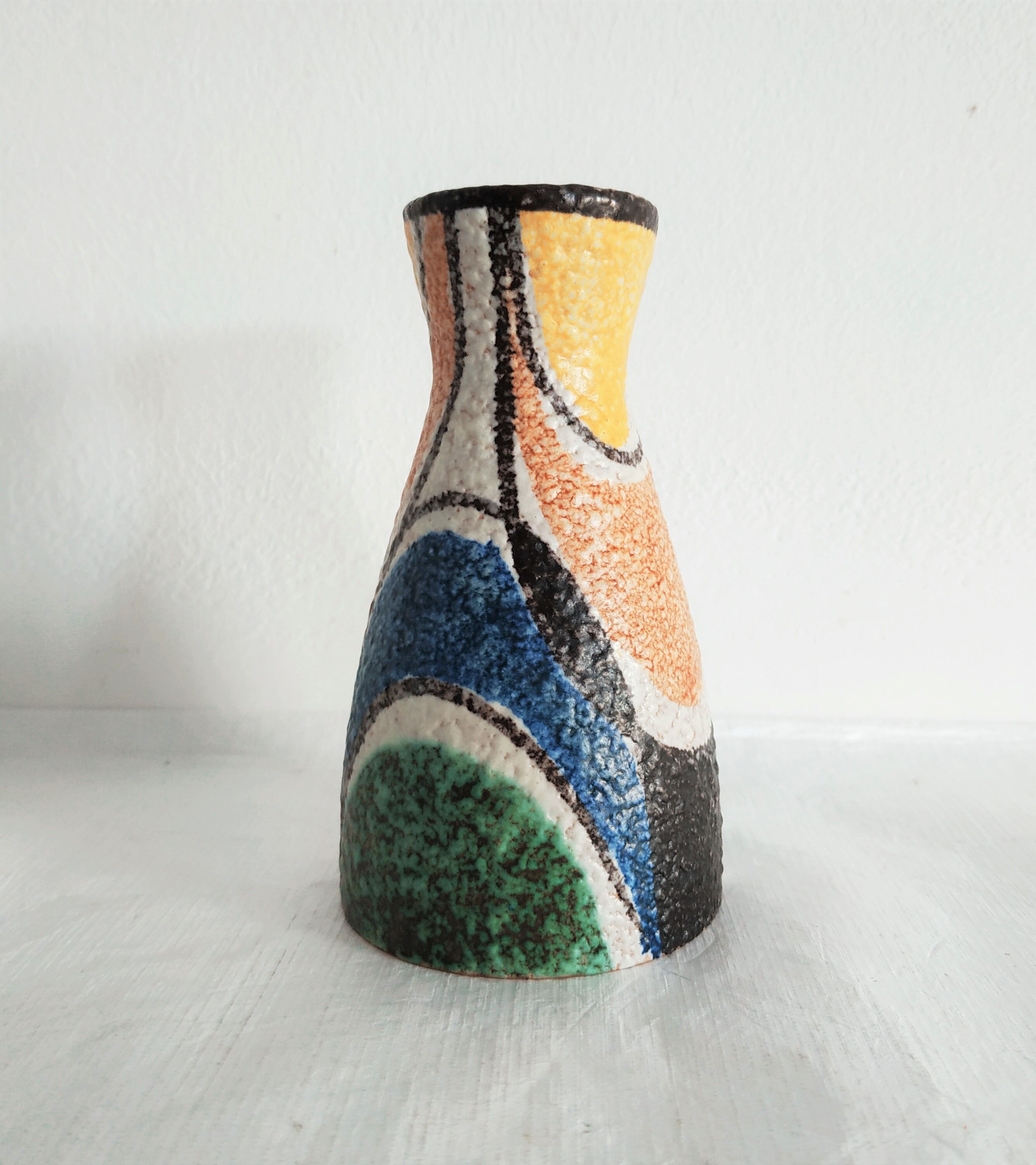 Vase multicolore en céramique allemande