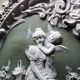 Médaillon mural rococo ancien en biscuit bichrome Jasperware