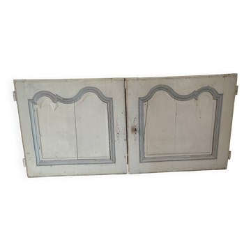 Paire de portes de placard anciennes en chêne – style Louis XV, panneaux mo