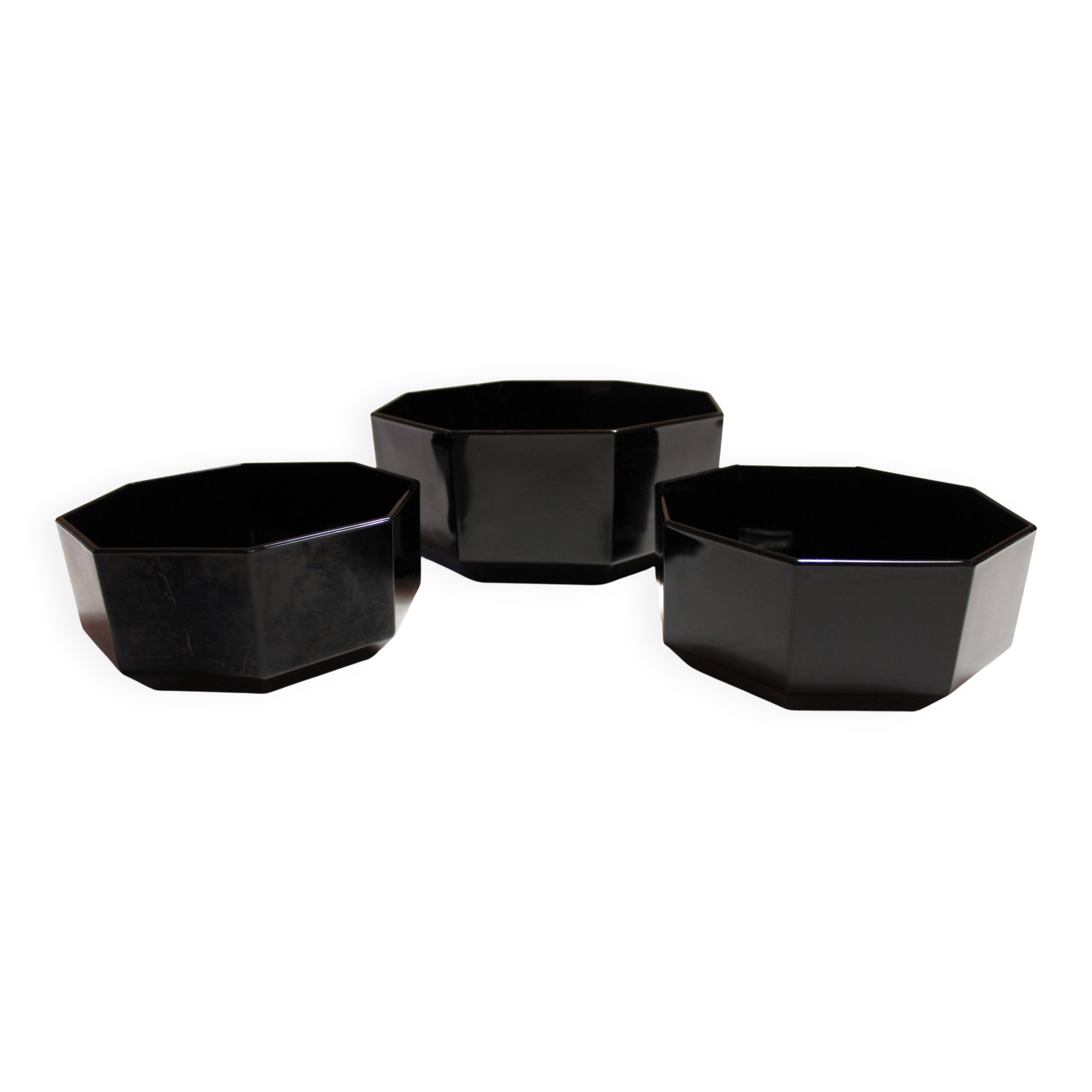 3 black Arcoroc "Octime" serving dishes