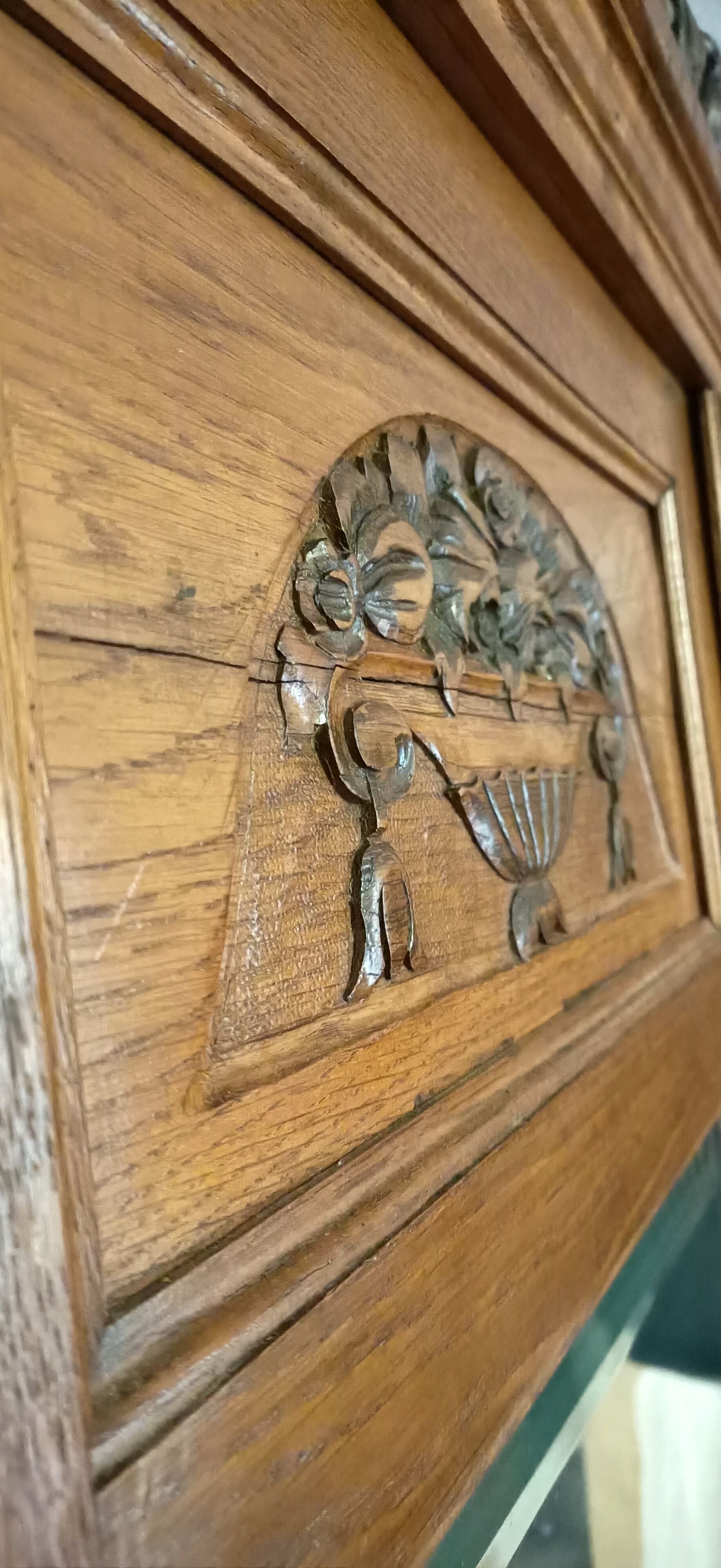 2-door old mirror cabinet