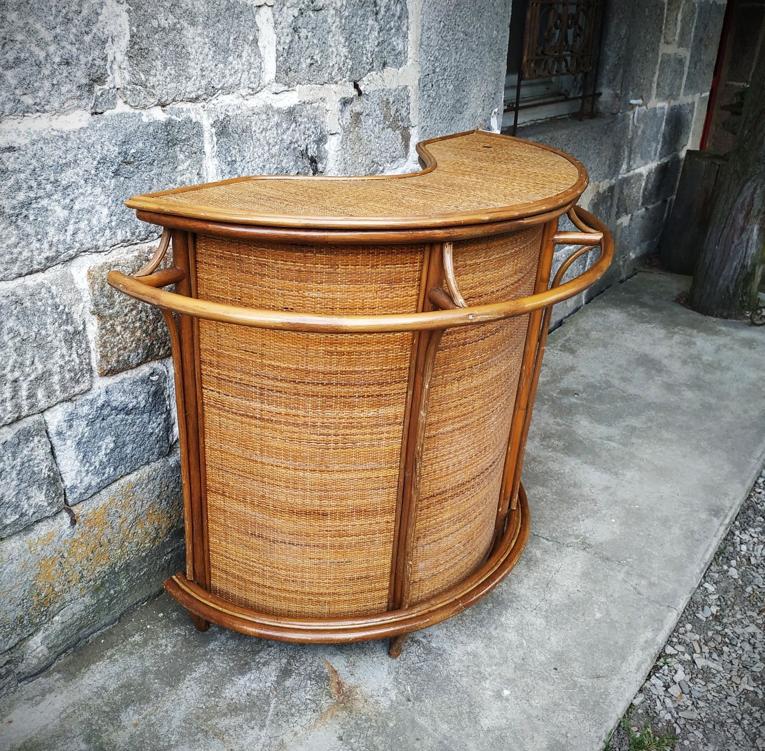 Rattan bar
