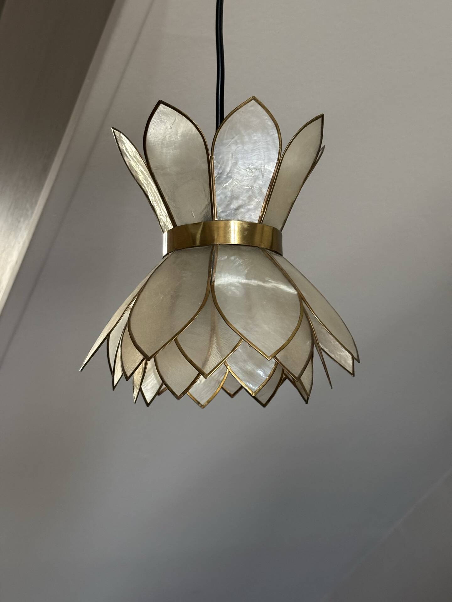 Suspension fleur en nacre