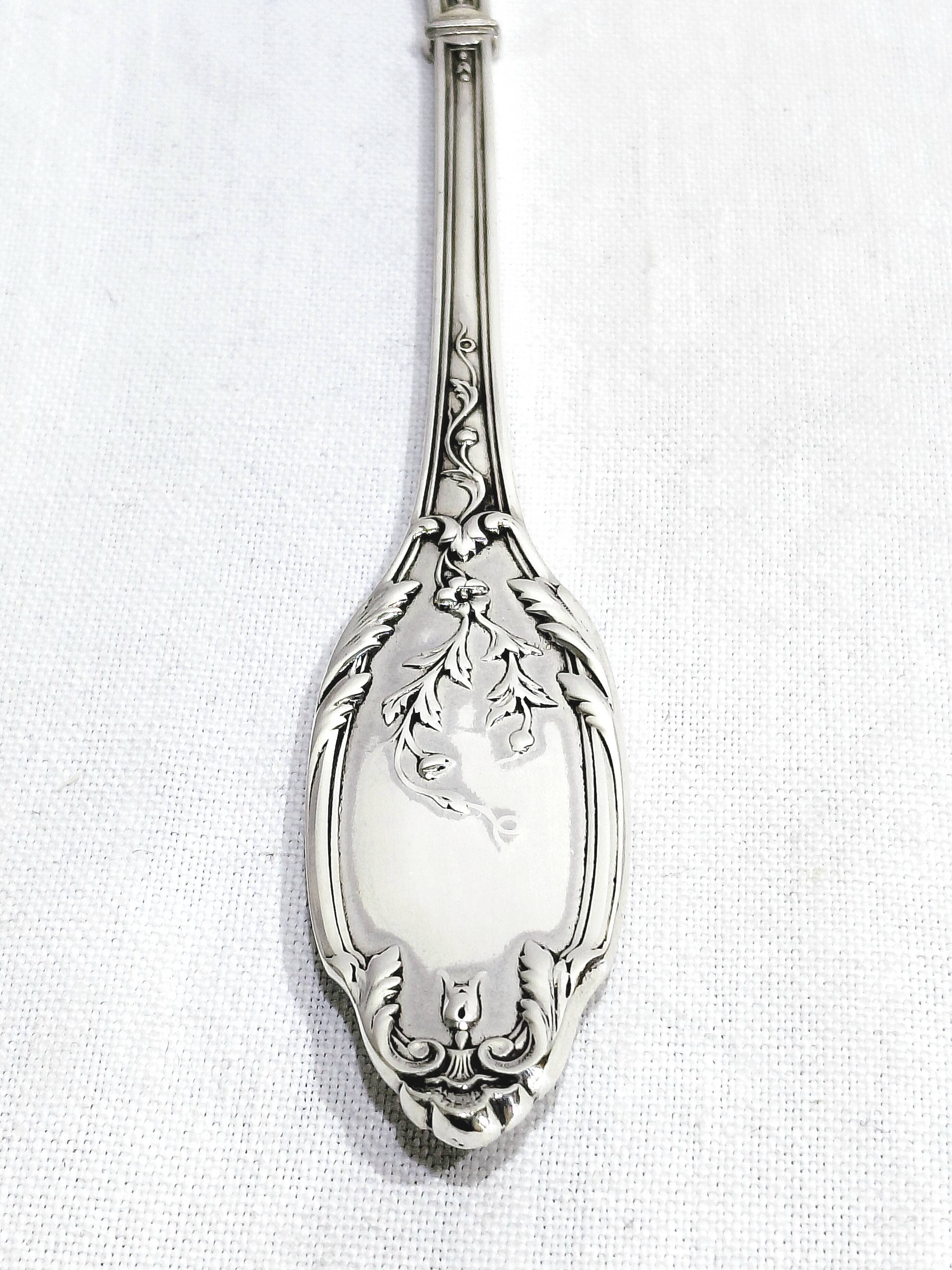 Silver pie server