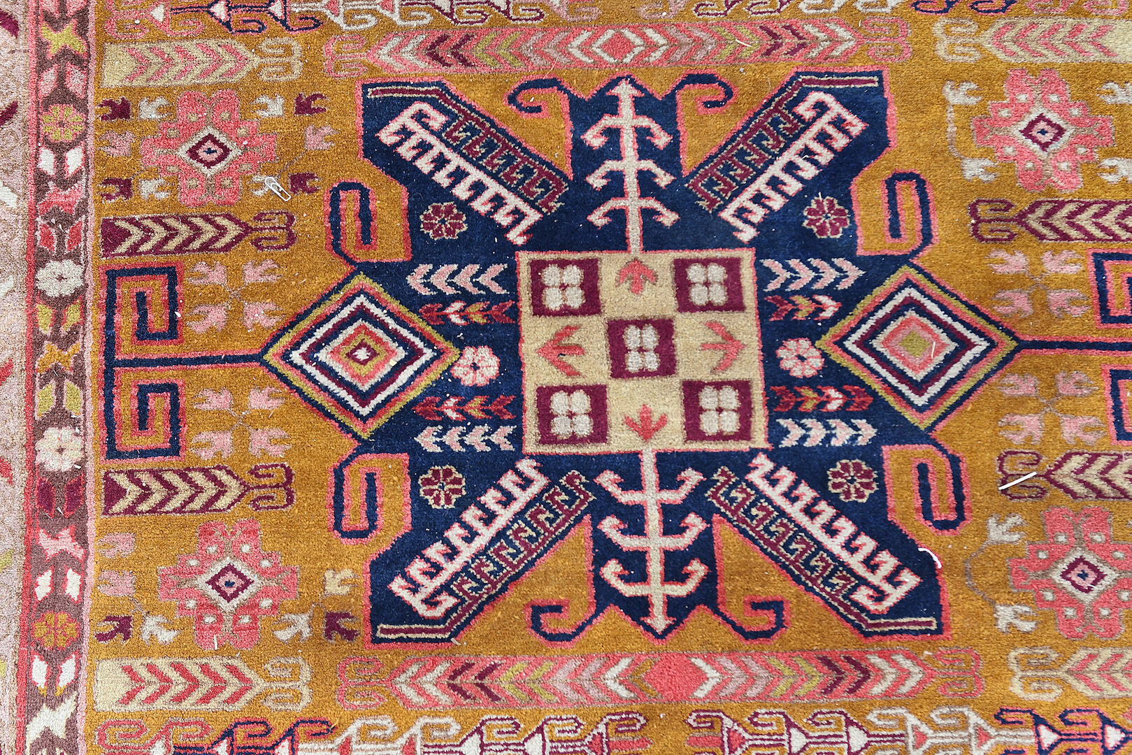 Carpet 171x253 cm
