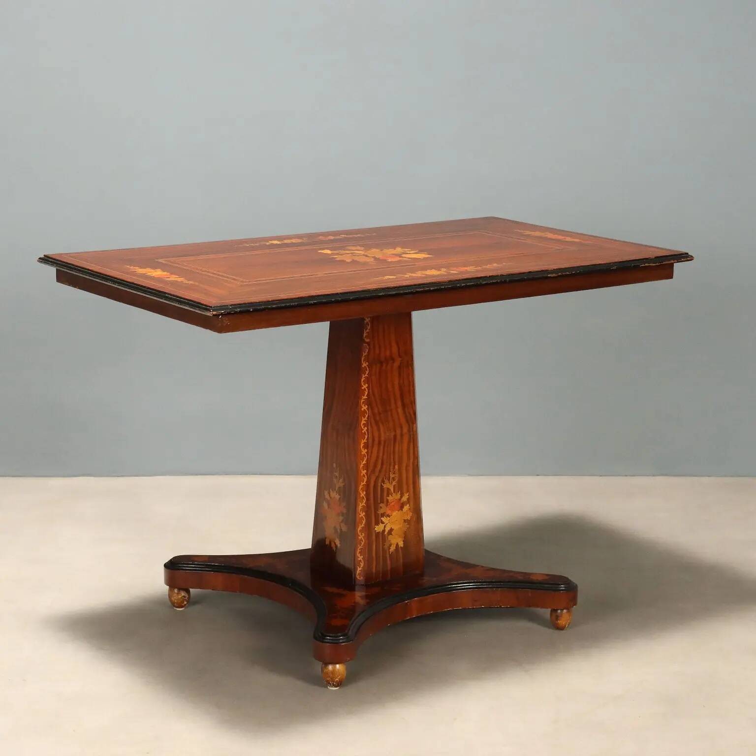 Table en palissandre et acajou - Angleterre fin XIXe siècle