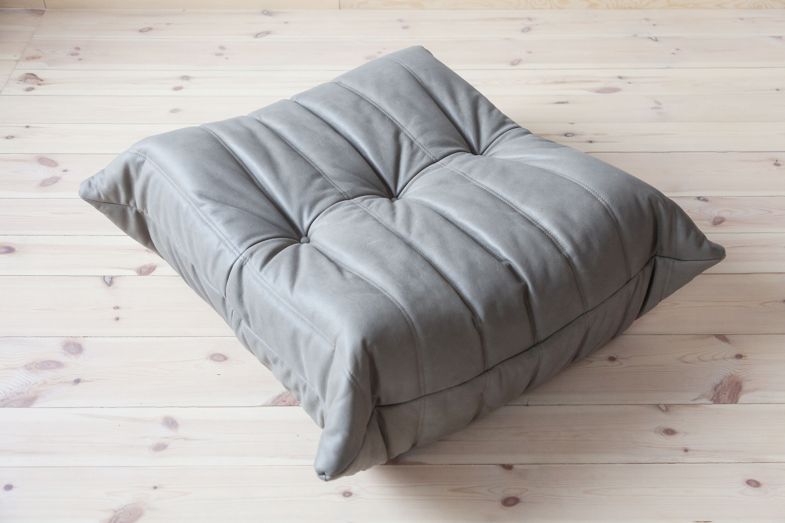 Togo armchair and pouf model designed by Michel Ducaroy 1973