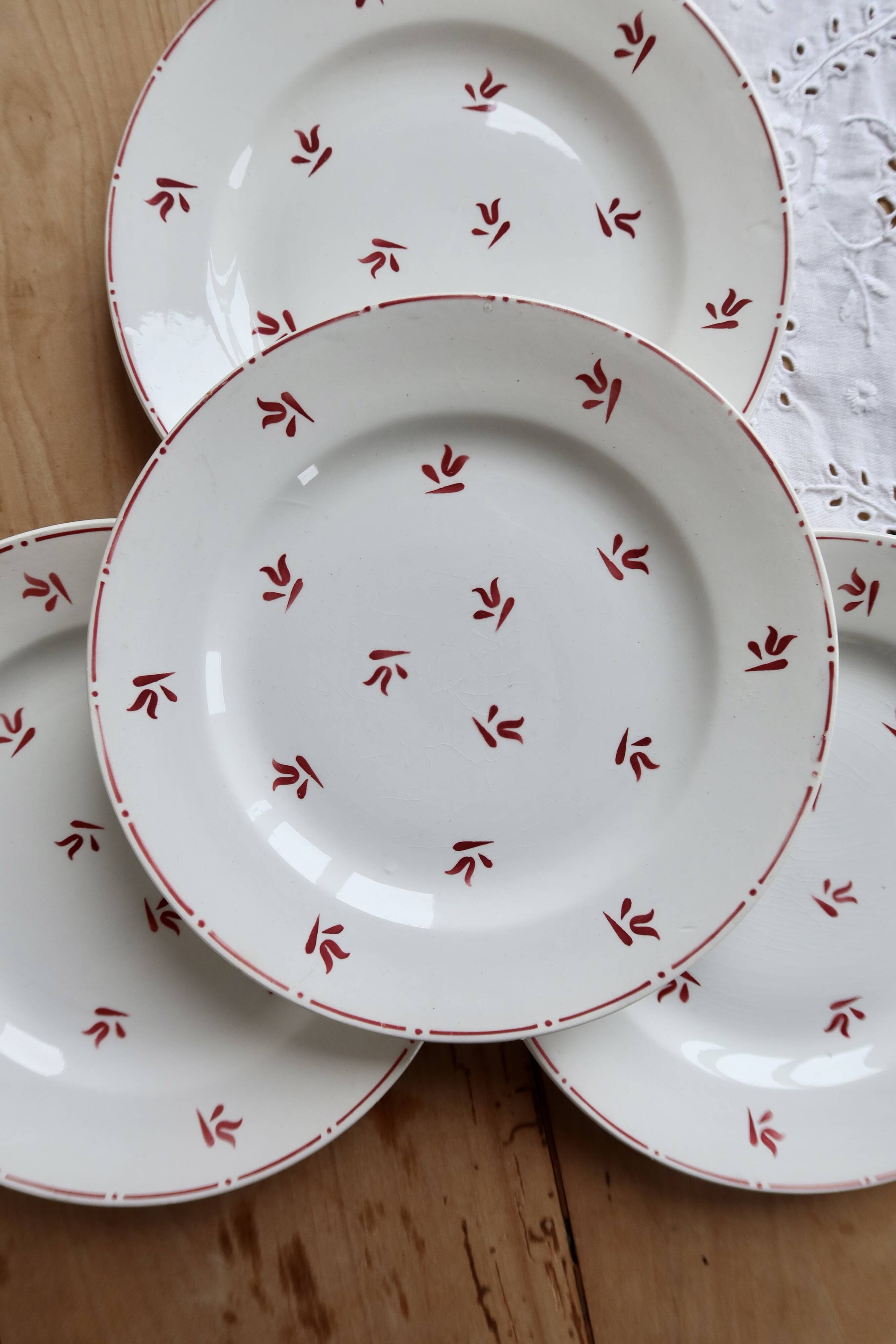 4 vintage dessert plates ceramic red patterns