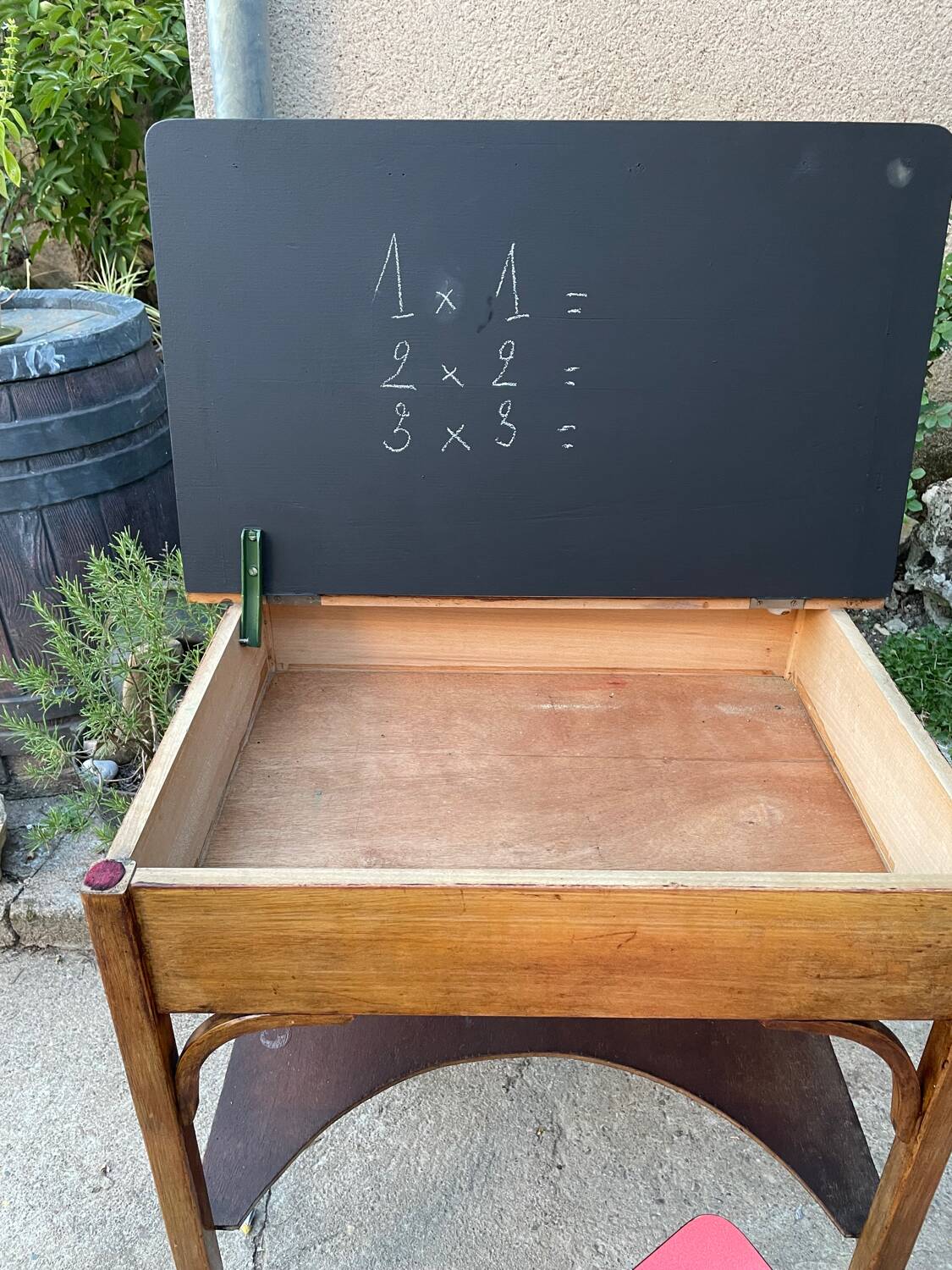 Baumann children's desk + chair