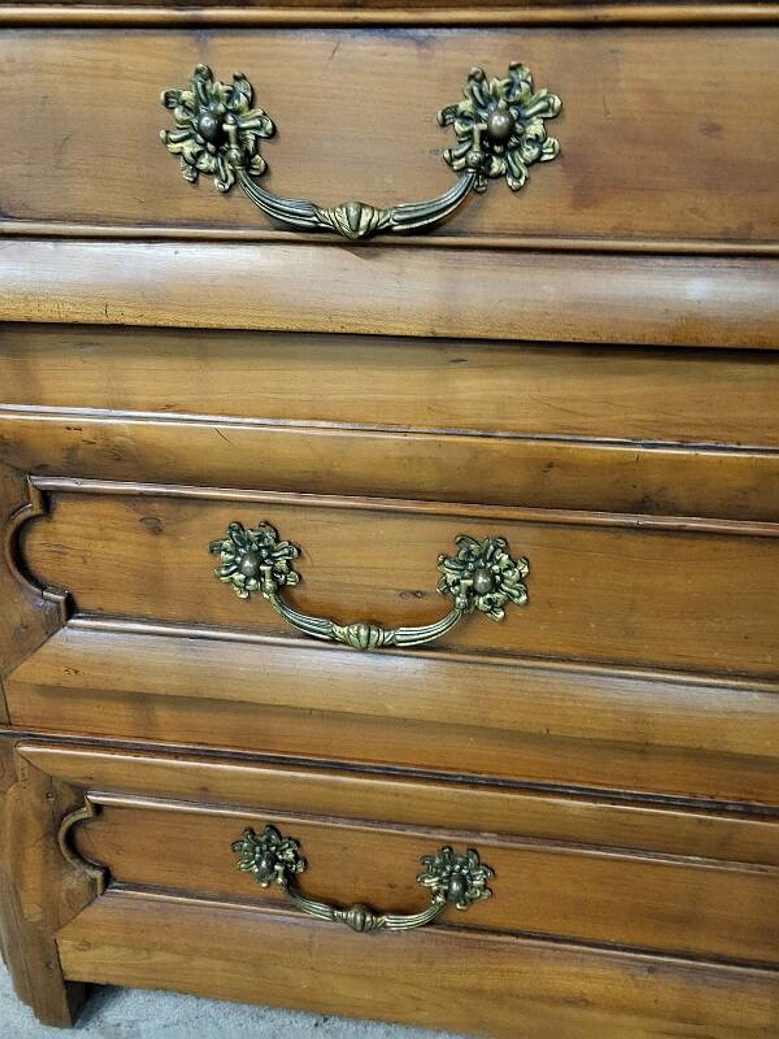 17th century cherry wood 3-drawer chest of drawers