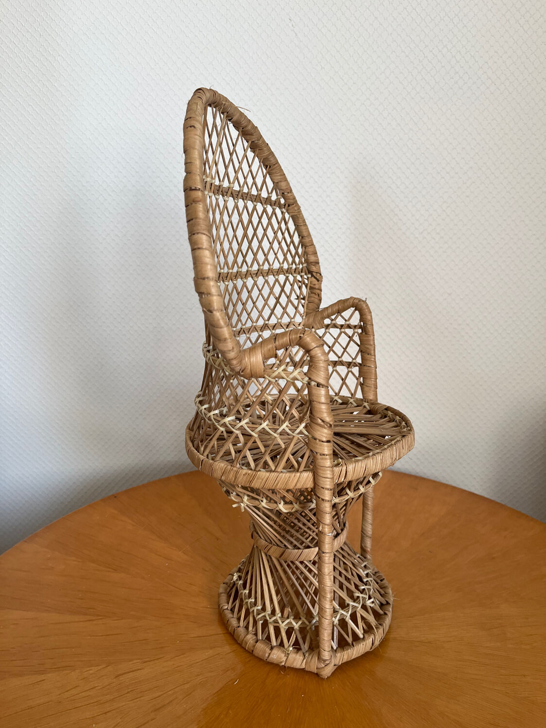 Emmanuelle vintage rattan plant holder