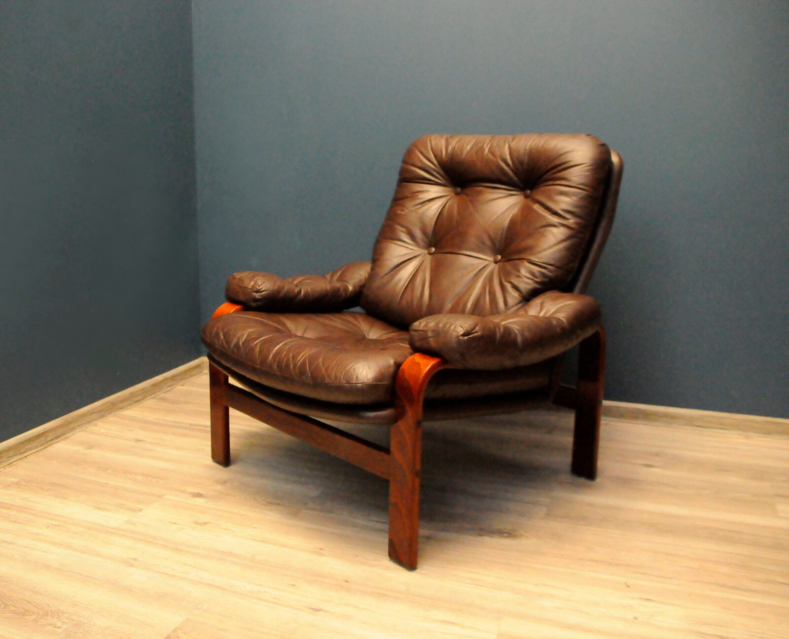 Fauteuil en cuir scandinave Gota Mobler