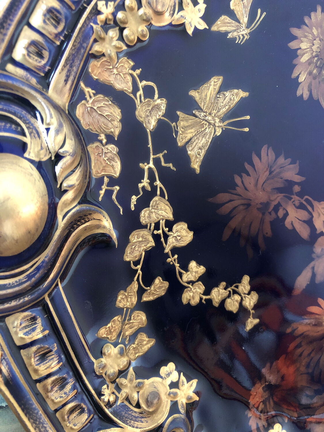 Decorative plate in Limoges porcelain