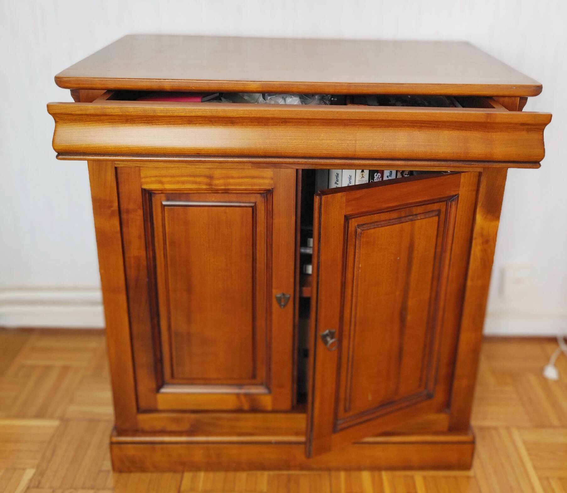 Meuble d'appui en merisier massif - fabrication artisanale