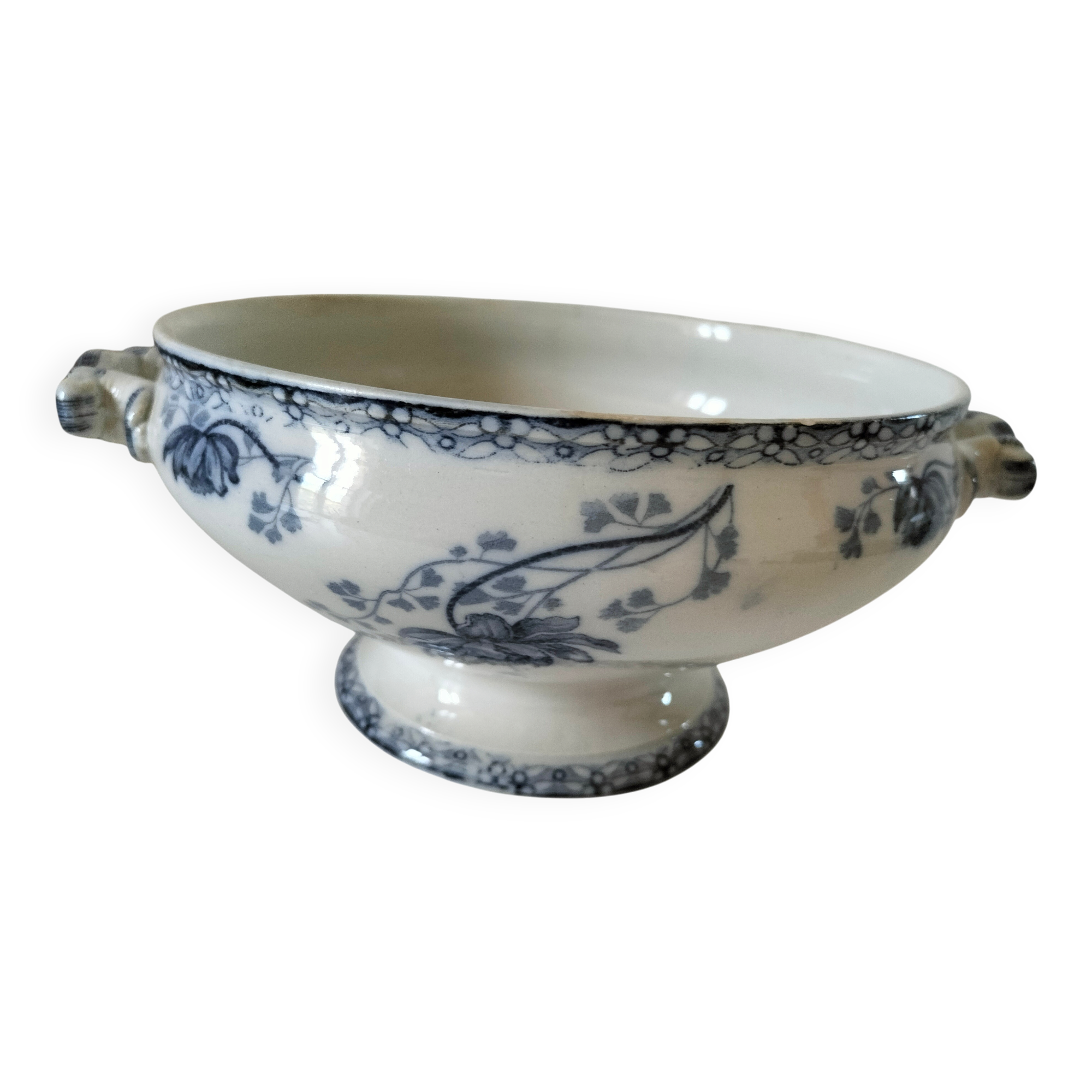 Vegetable dish U&C Sarreguemines with handles, Royat model in blue decoration.