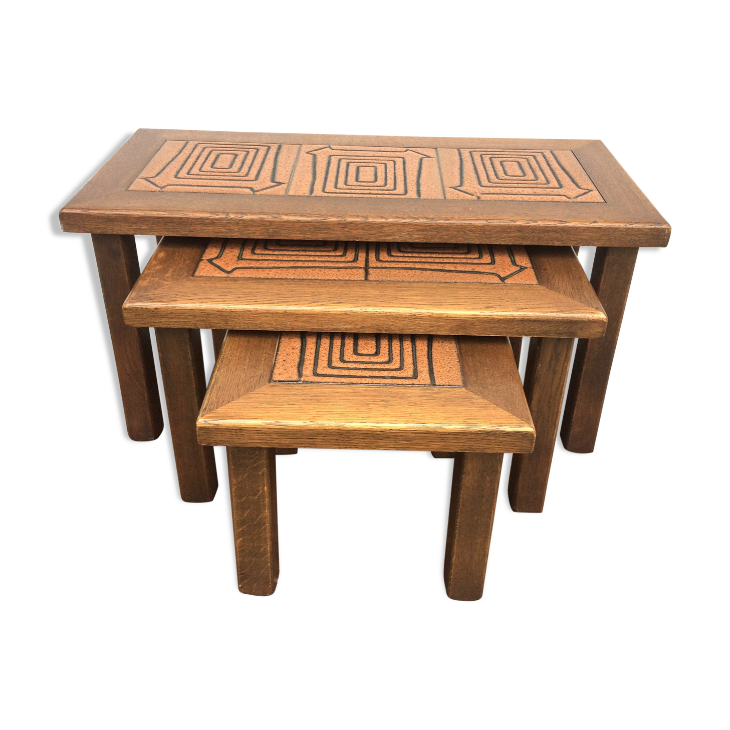 Pull-out tables in oak and ceramic